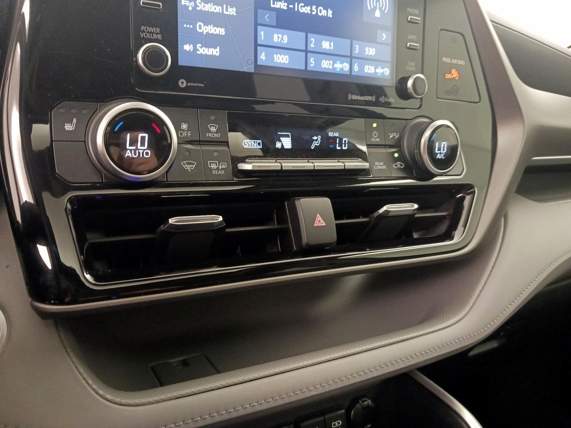 Thumbnail: 2020 Toyota Highlander - 17