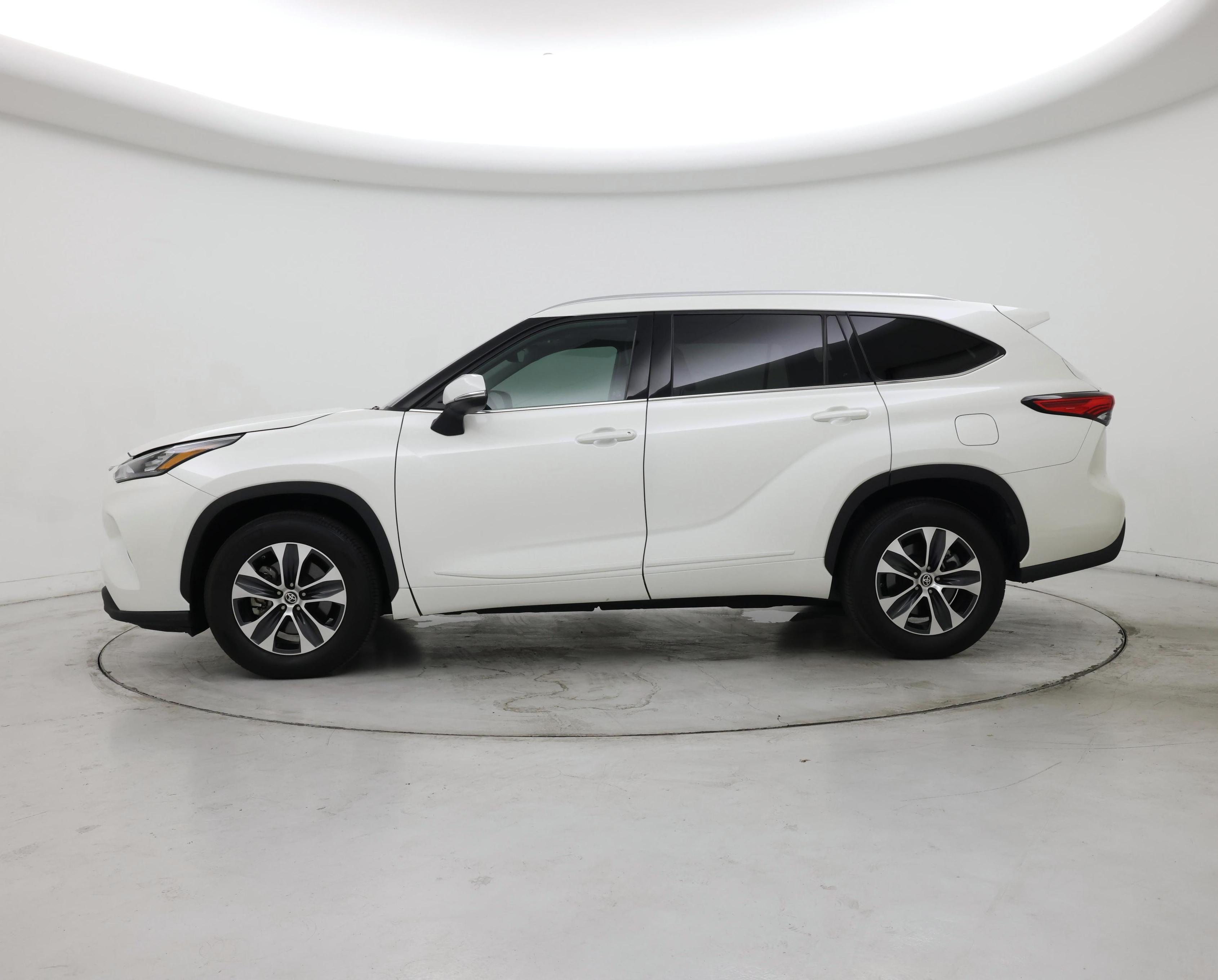 Thumbnail: 2020 Toyota Highlander - 3
