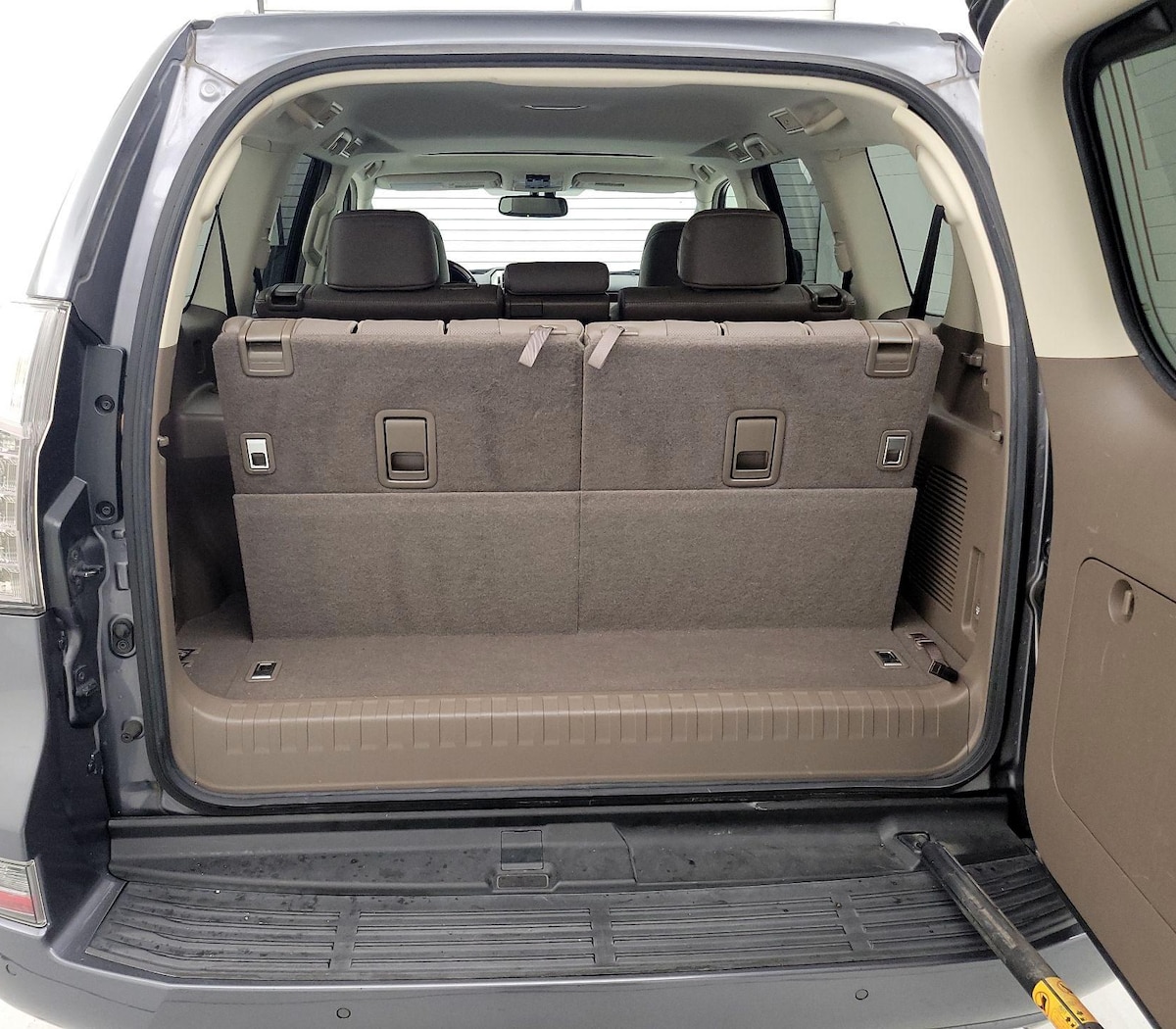 Trunk/Cargo (Seats Up)