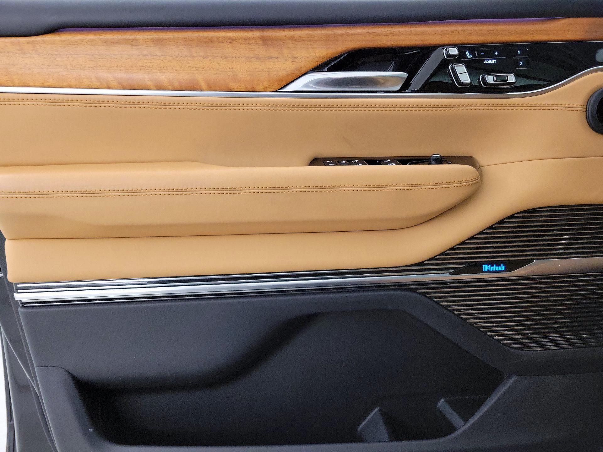 Thumbnail: 2022 Jeep Grand Wagoneer - 12