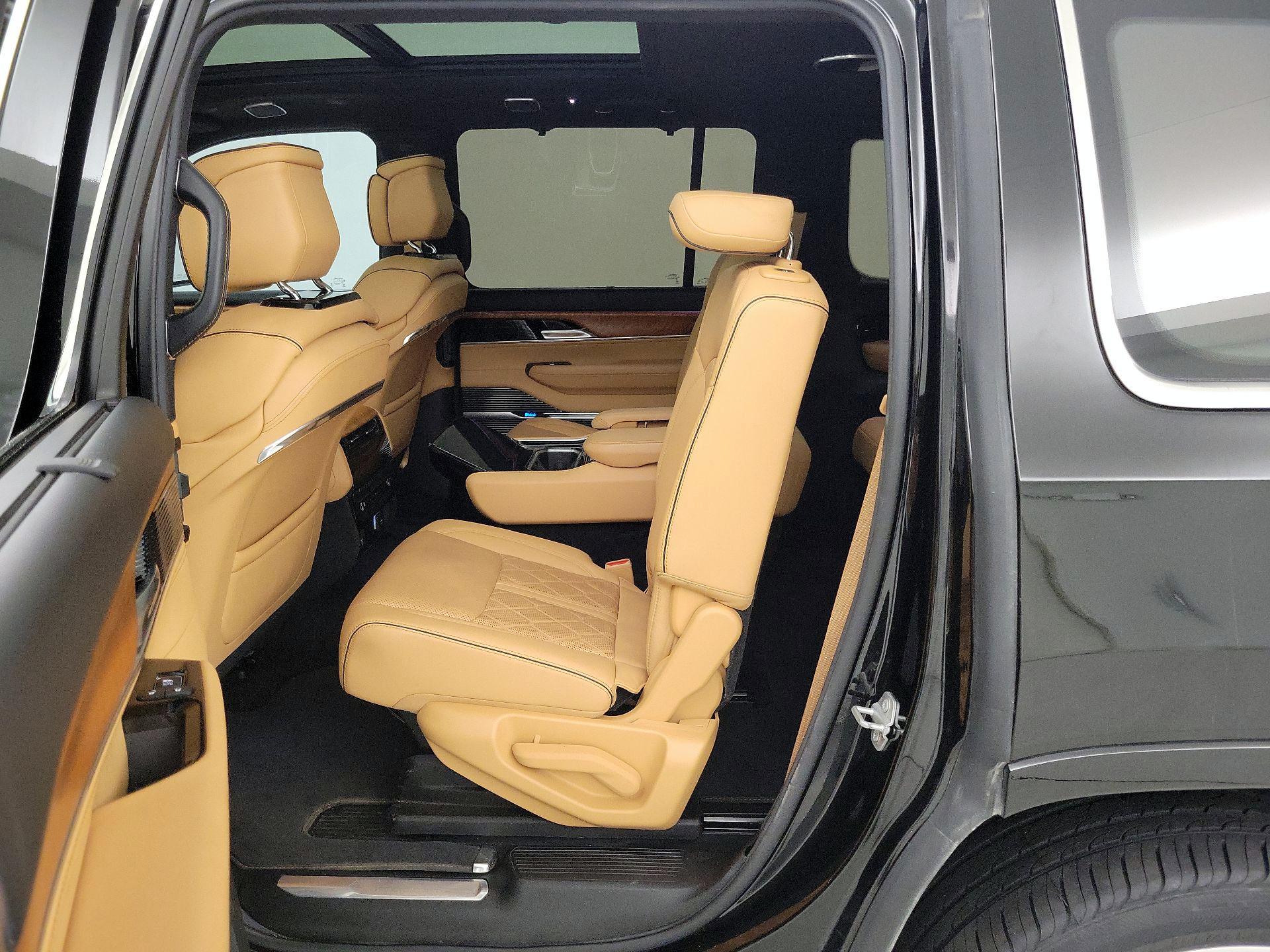 Thumbnail: 2022 Jeep Grand Wagoneer - 20