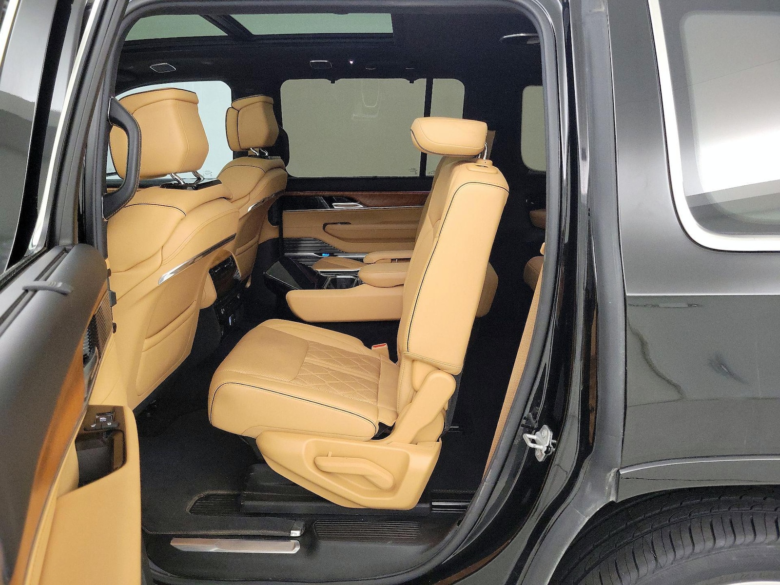 2022 Jeep Grand Wagoneer Series III - Photo 21