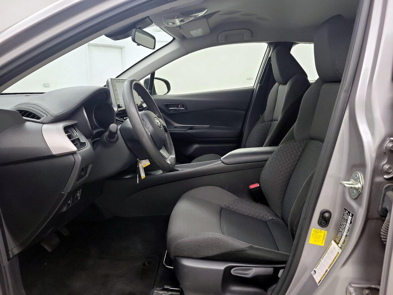 2020 Toyota C-HR LE - Photo 12