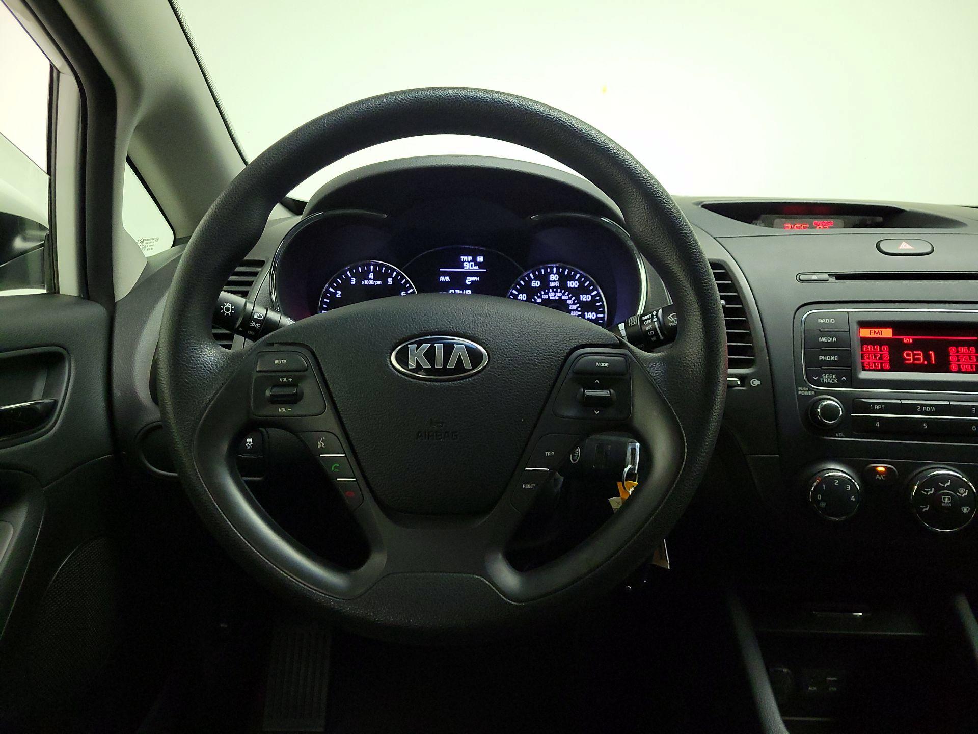 Thumbnail: 2016 Kia Forte - 10