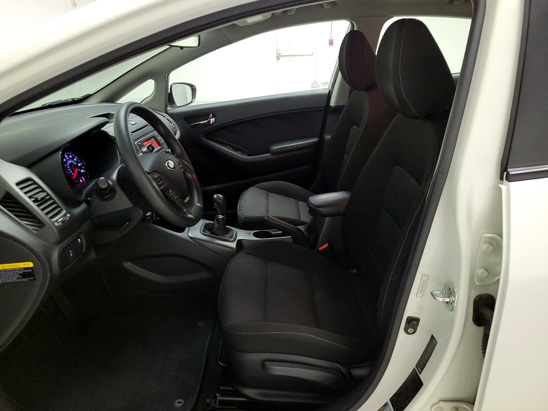 Thumbnail: 2016 Kia Forte - 11