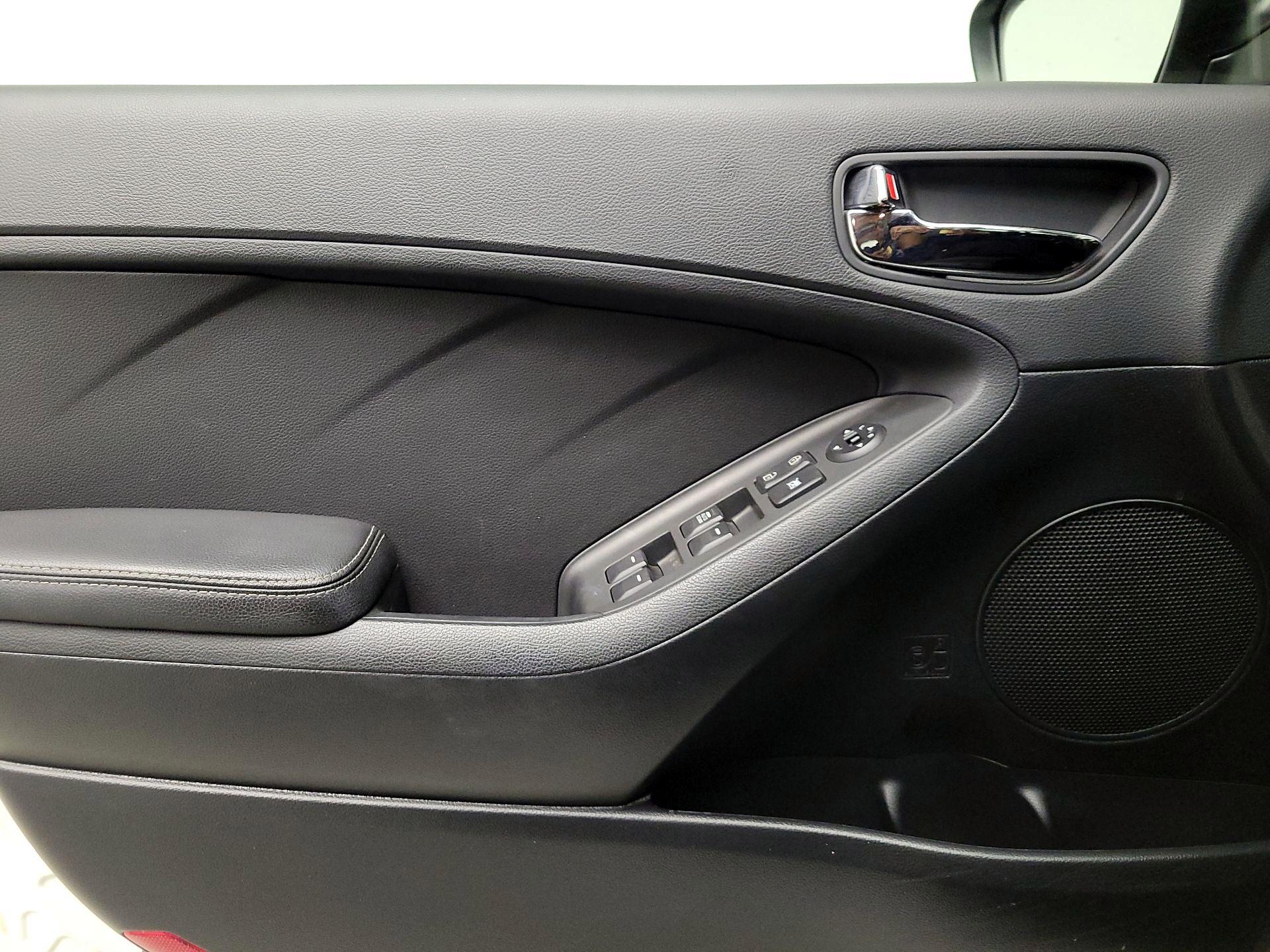 Thumbnail: 2016 Kia Forte - 12