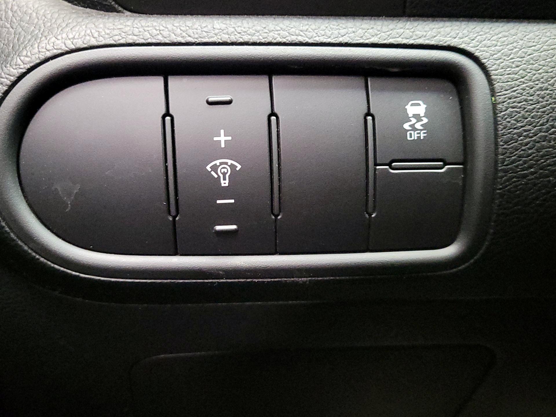 Thumbnail: 2016 Kia Forte - 13
