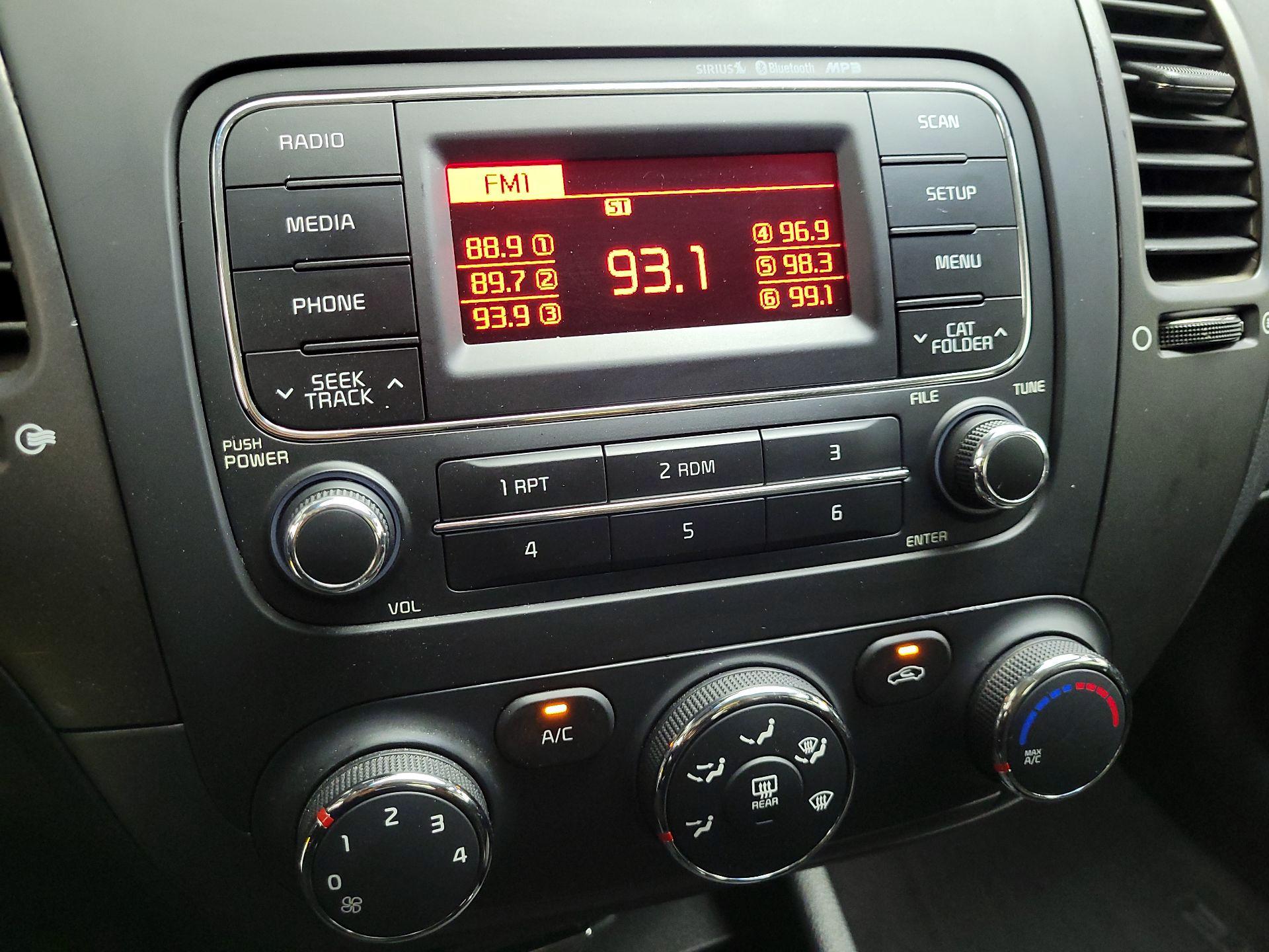 Thumbnail: 2016 Kia Forte - 14