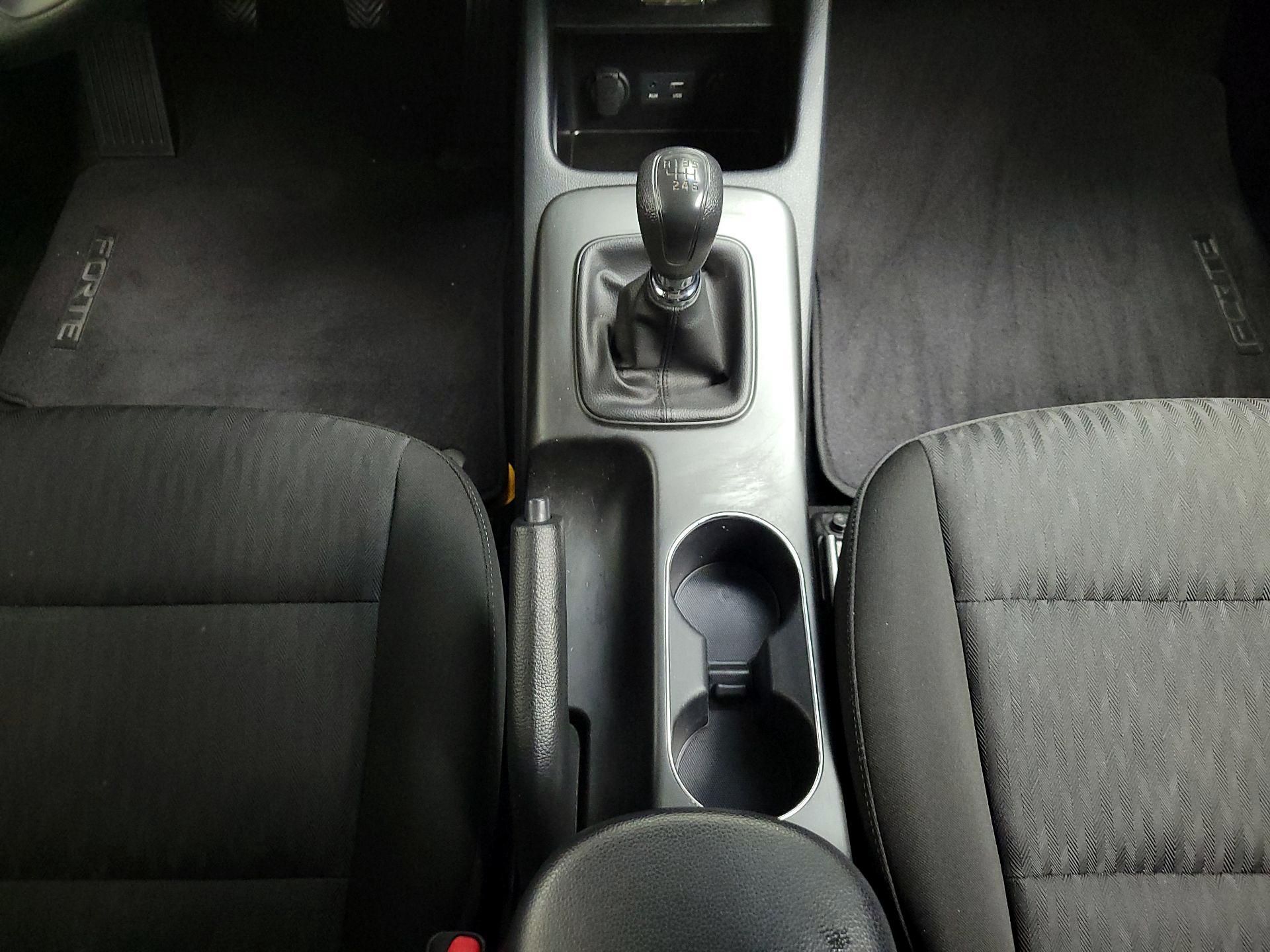 Thumbnail: 2016 Kia Forte - 16