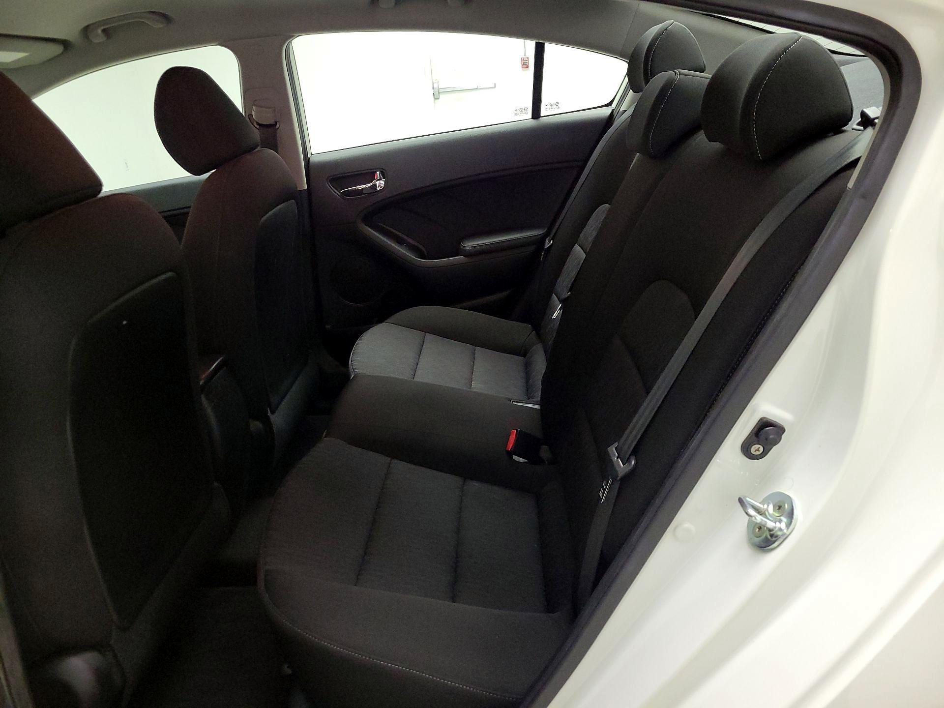 Thumbnail: 2016 Kia Forte - 18