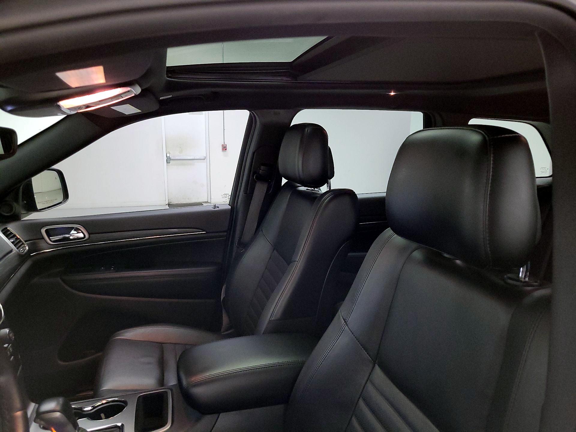 Thumbnail: 2020 Jeep Grand Cherokee - 20
