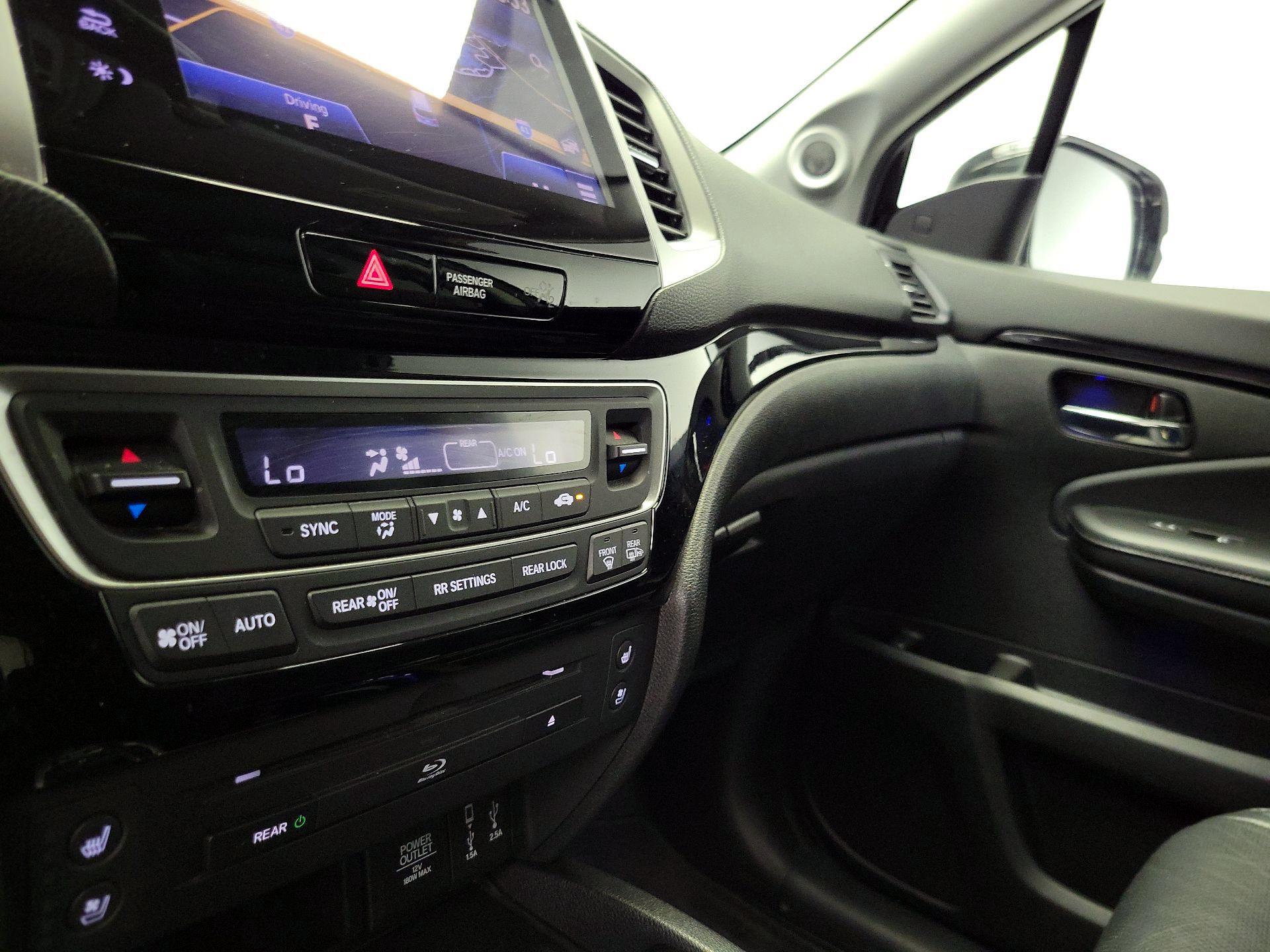 Thumbnail: 2018 Honda Pilot - 17