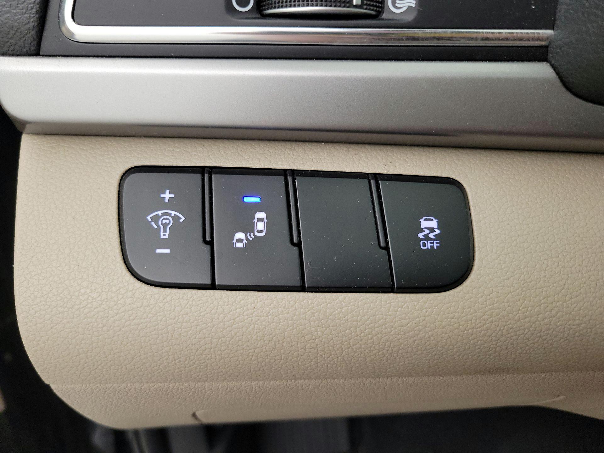Thumbnail: 2017 Hyundai Elantra - 13