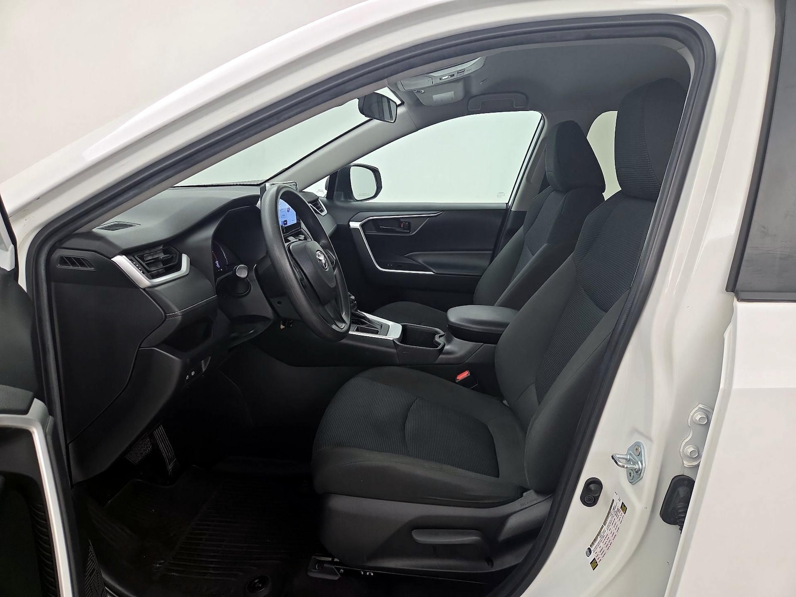 2023 Toyota RAV4 LE - Photo 12