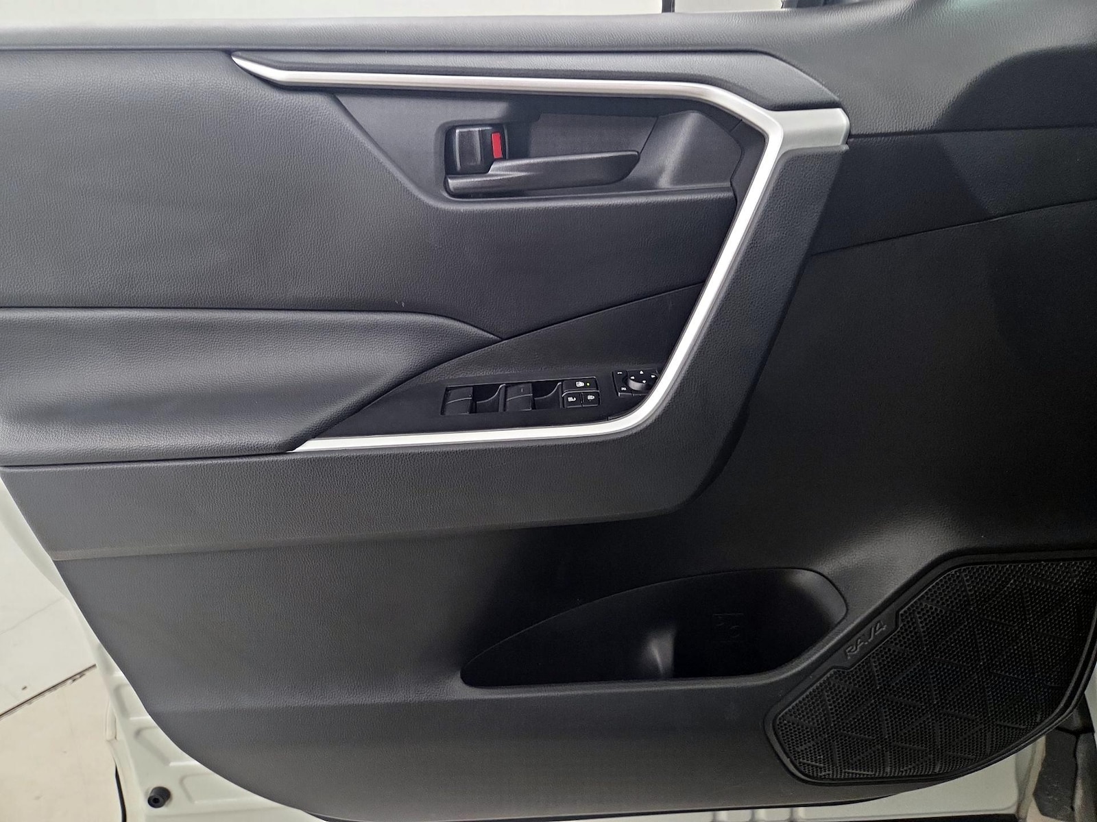 2023 Toyota RAV4 LE - Photo 13