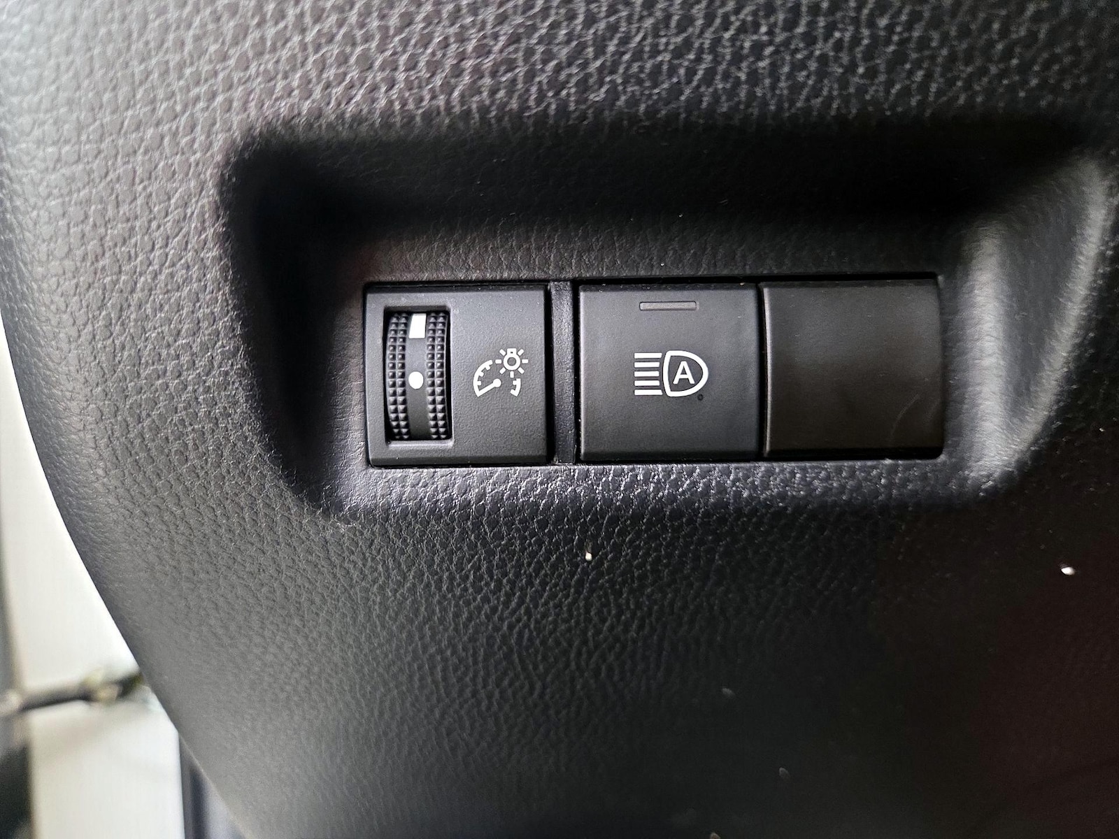 2023 Toyota RAV4 LE - Photo 14