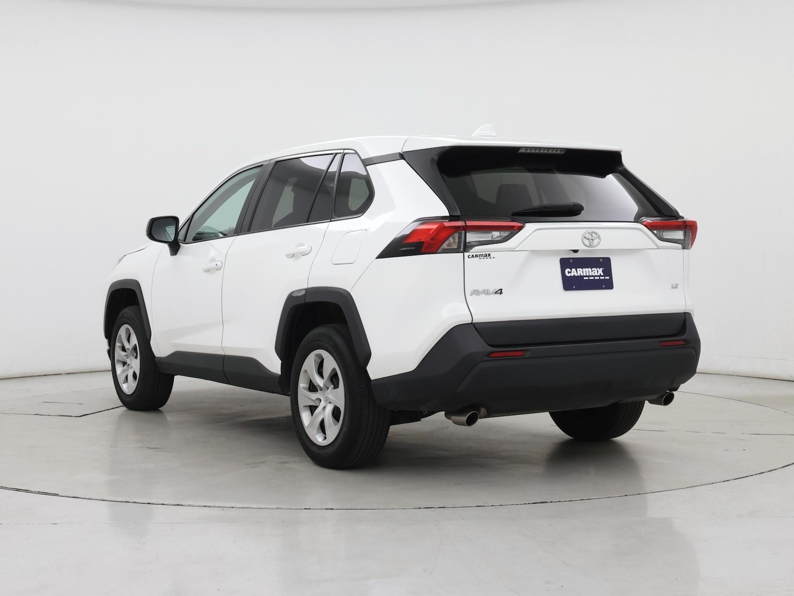 2023 Toyota RAV4 LE - Photo 3