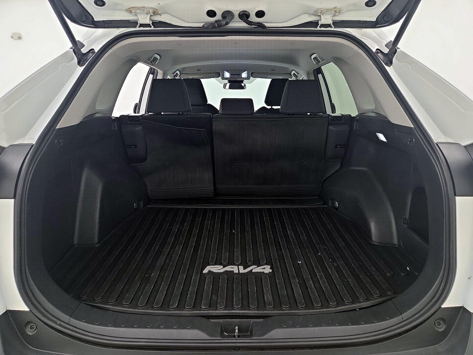 2023 Toyota RAV4 LE - Photo 21