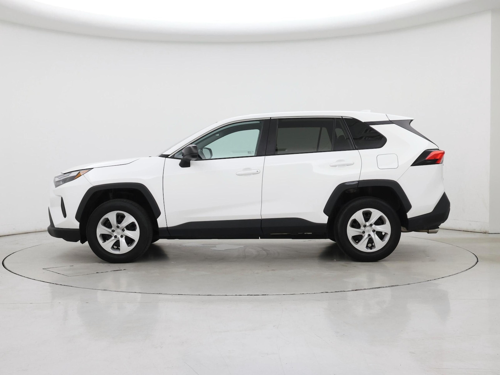 2023 Toyota RAV4 LE - Photo 4