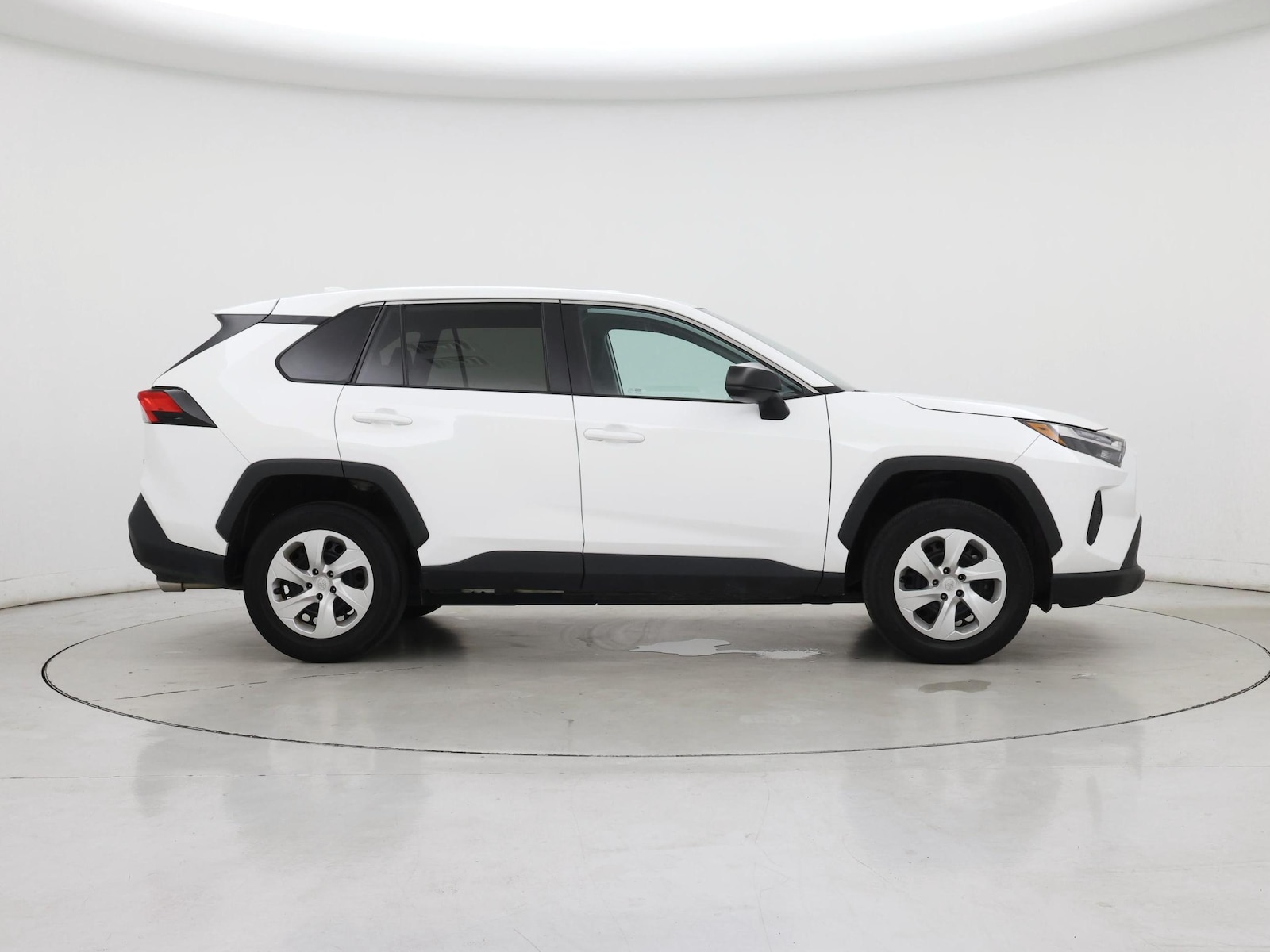 2023 Toyota RAV4 LE - Photo 8