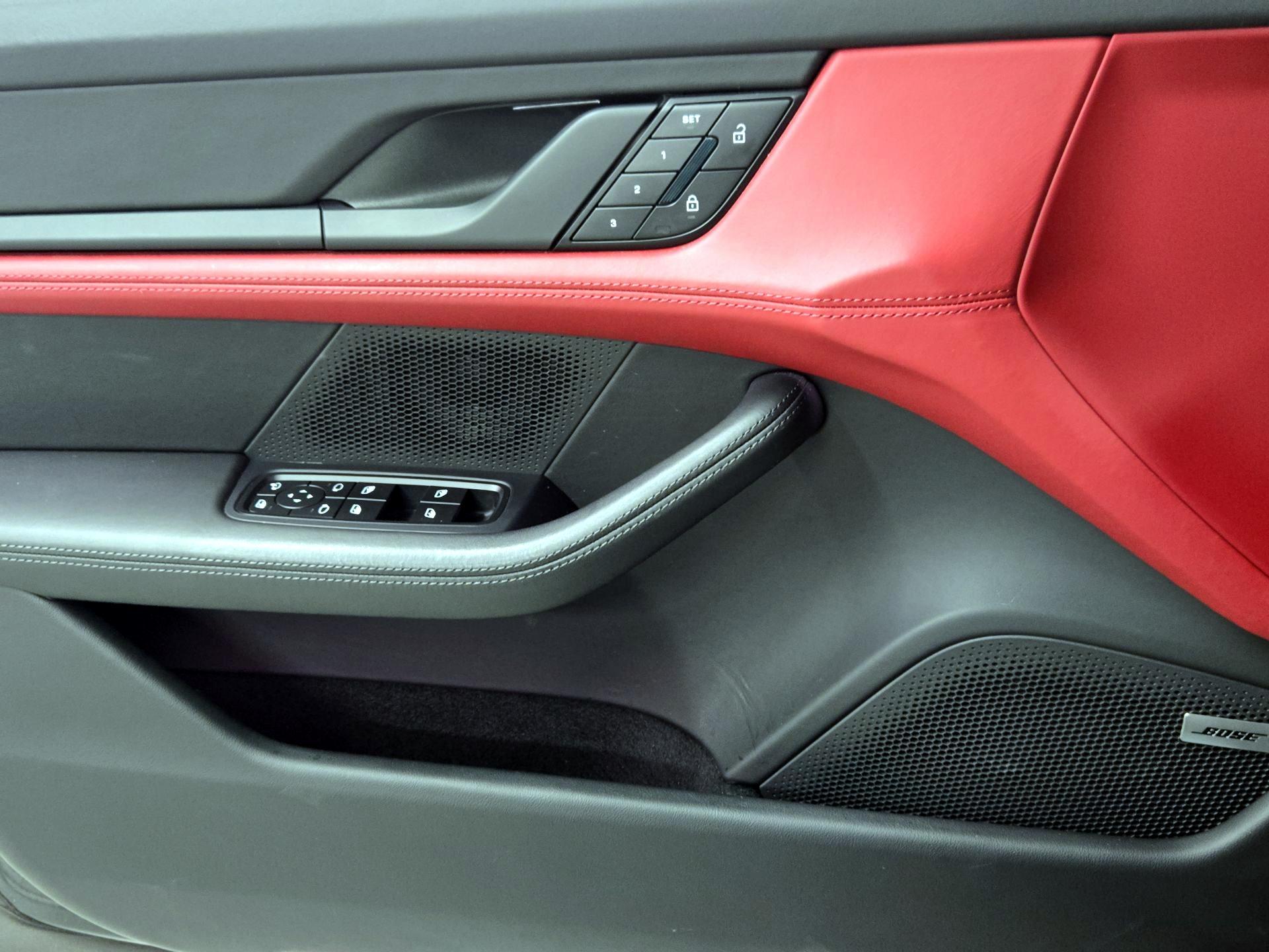 Thumbnail: 2022 Porsche Taycan - 12