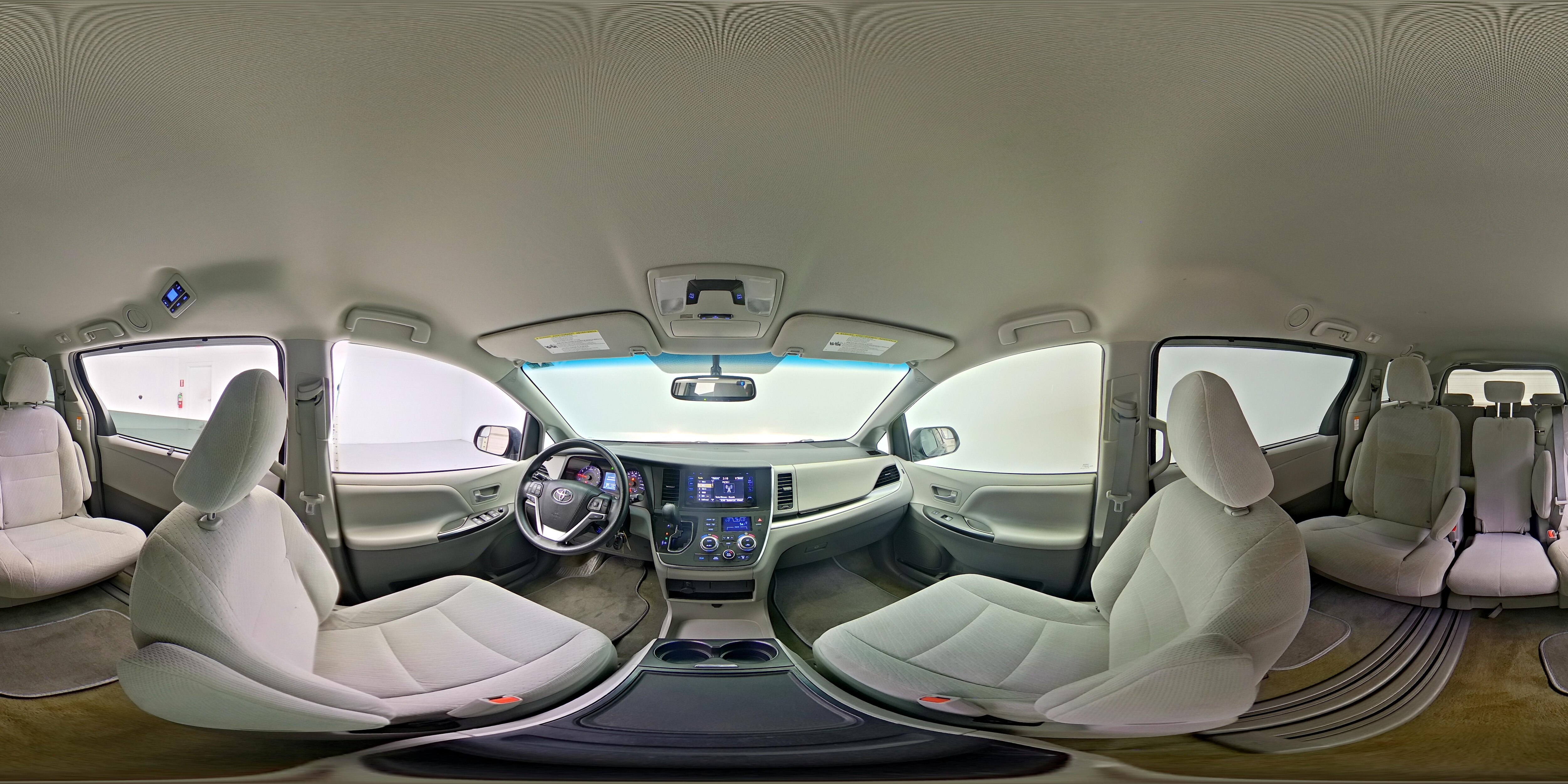 2017 Toyota Sienna LE - Photo 26