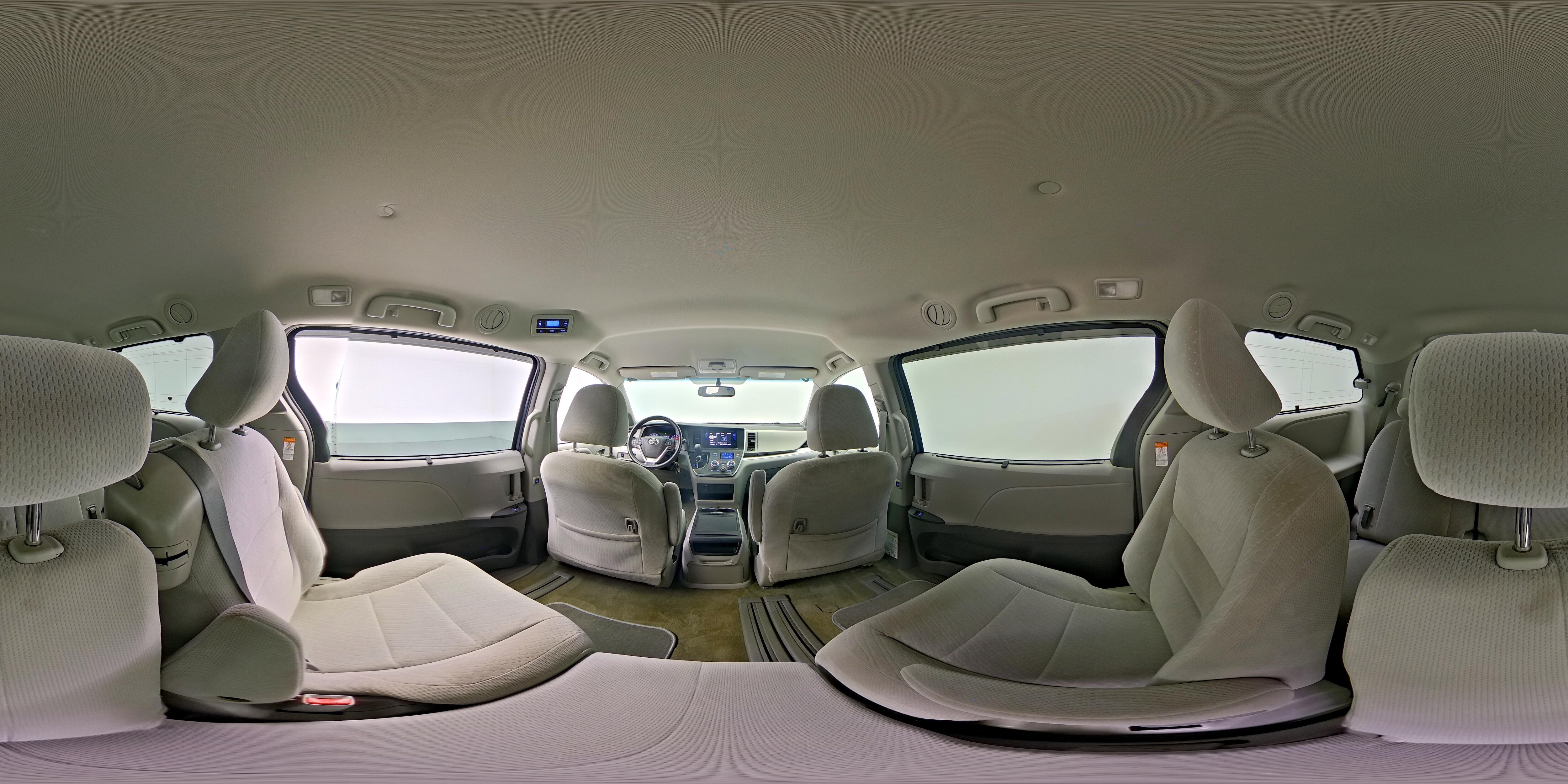 2017 Toyota Sienna LE - Photo 27