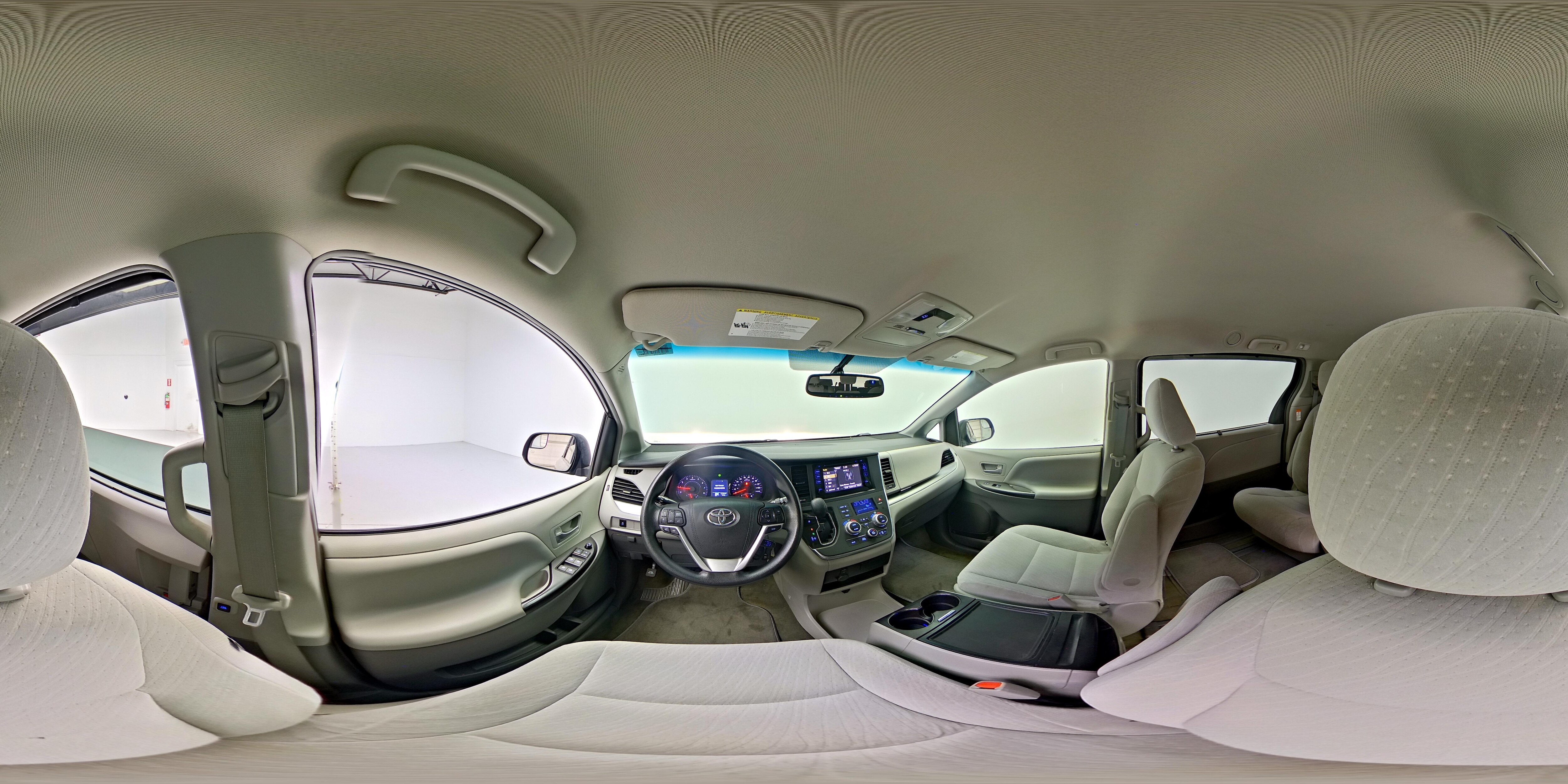 2017 Toyota Sienna LE - Photo 28