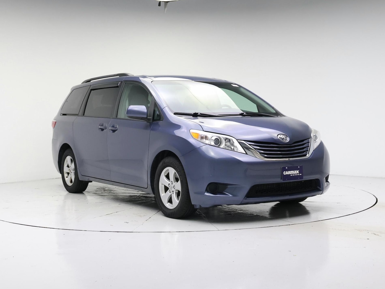 2017 Toyota Sienna LE - Photo 2