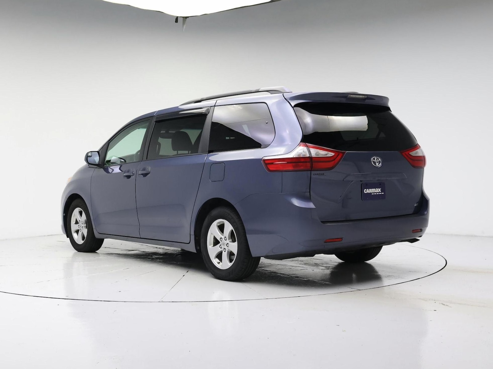2017 Toyota Sienna LE - Photo 3