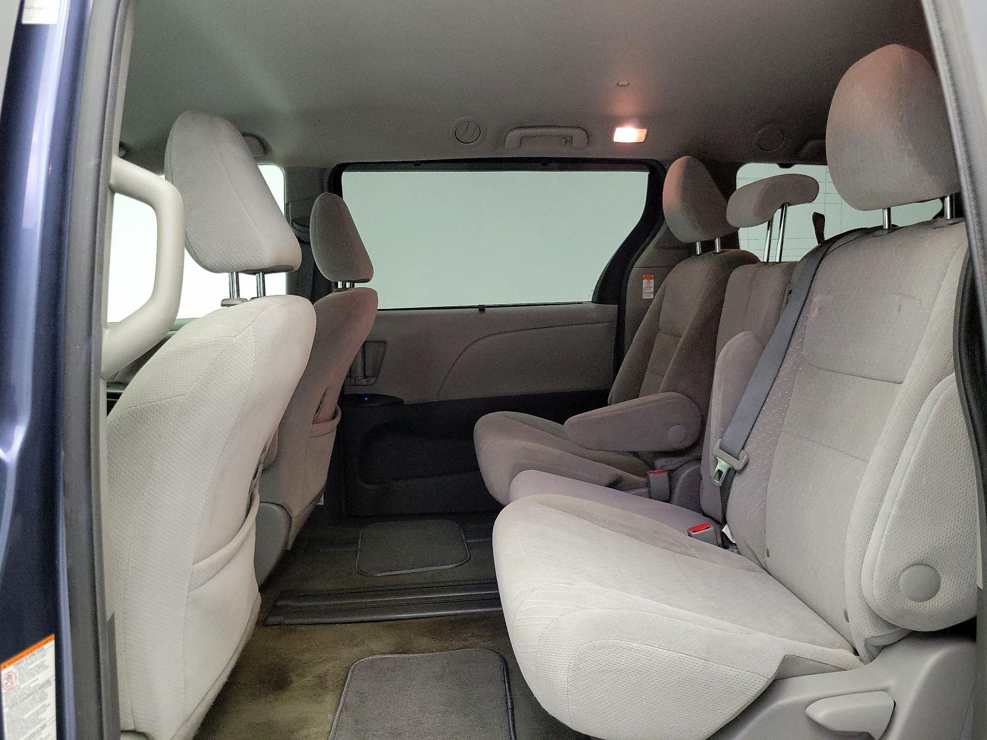 Thumbnail: 2017 Toyota Sienna - 19