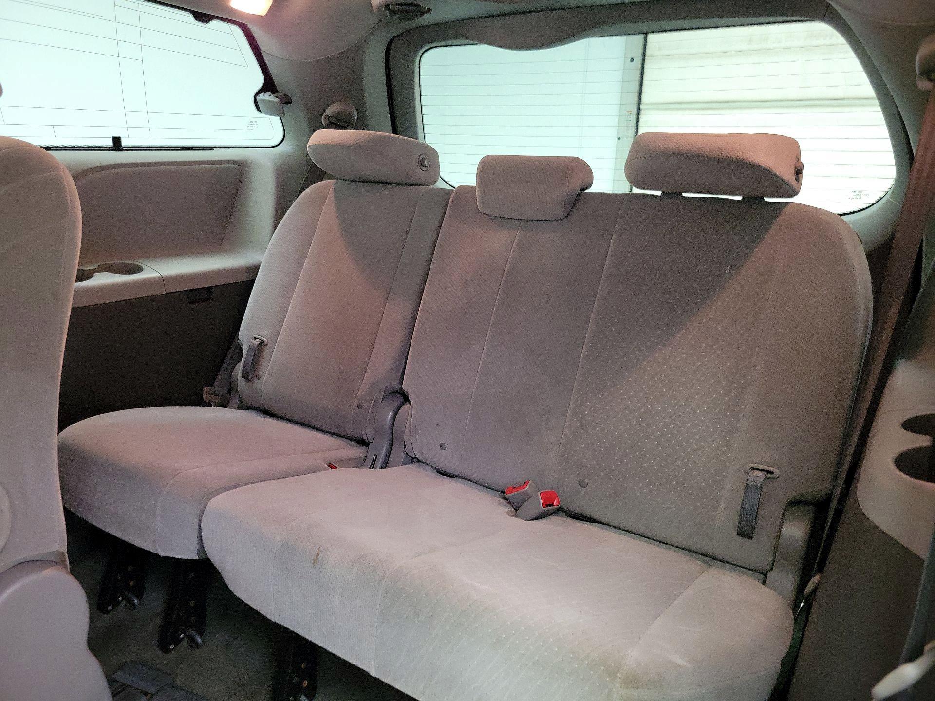 Thumbnail: 2017 Toyota Sienna - 20