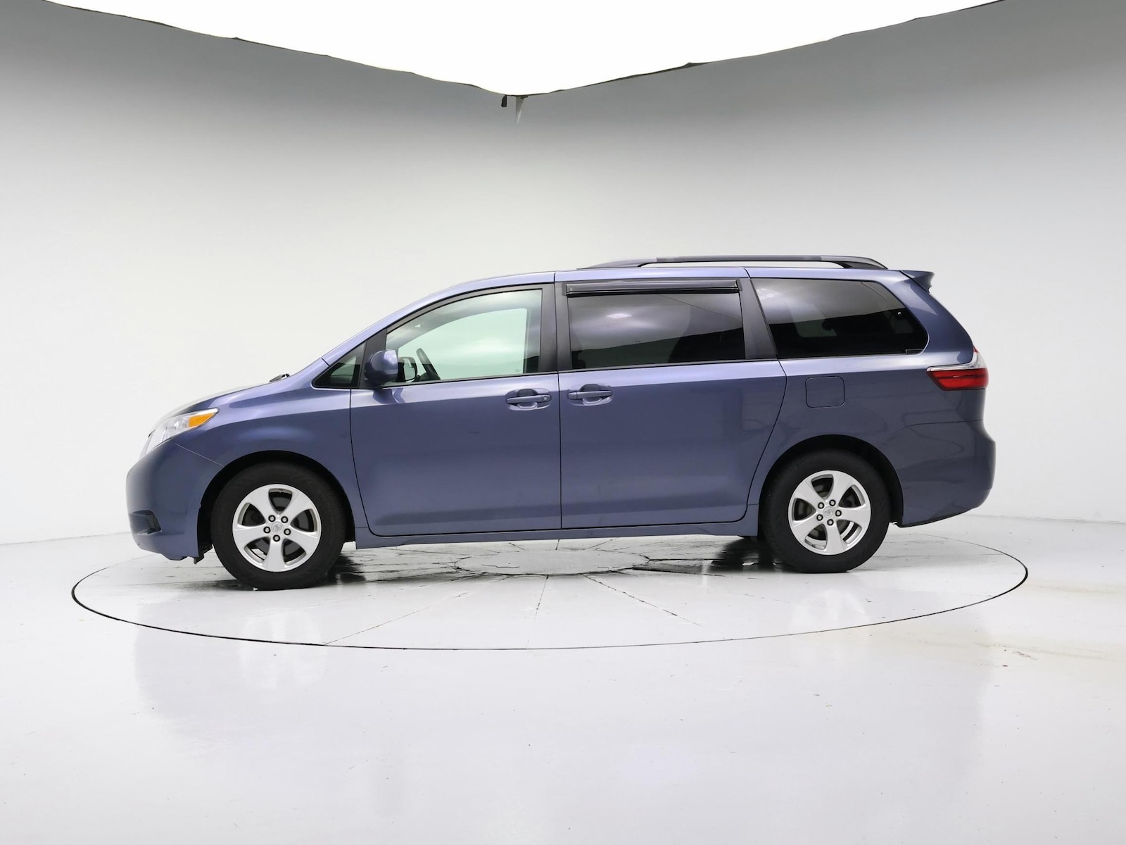 2017 Toyota Sienna LE - Photo 4