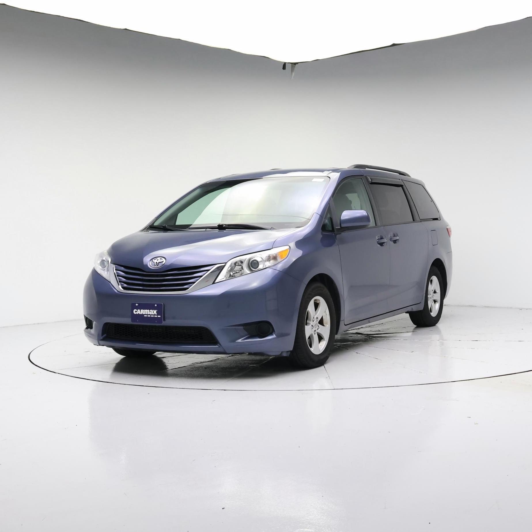 Thumbnail: 2017 Toyota Sienna - 4