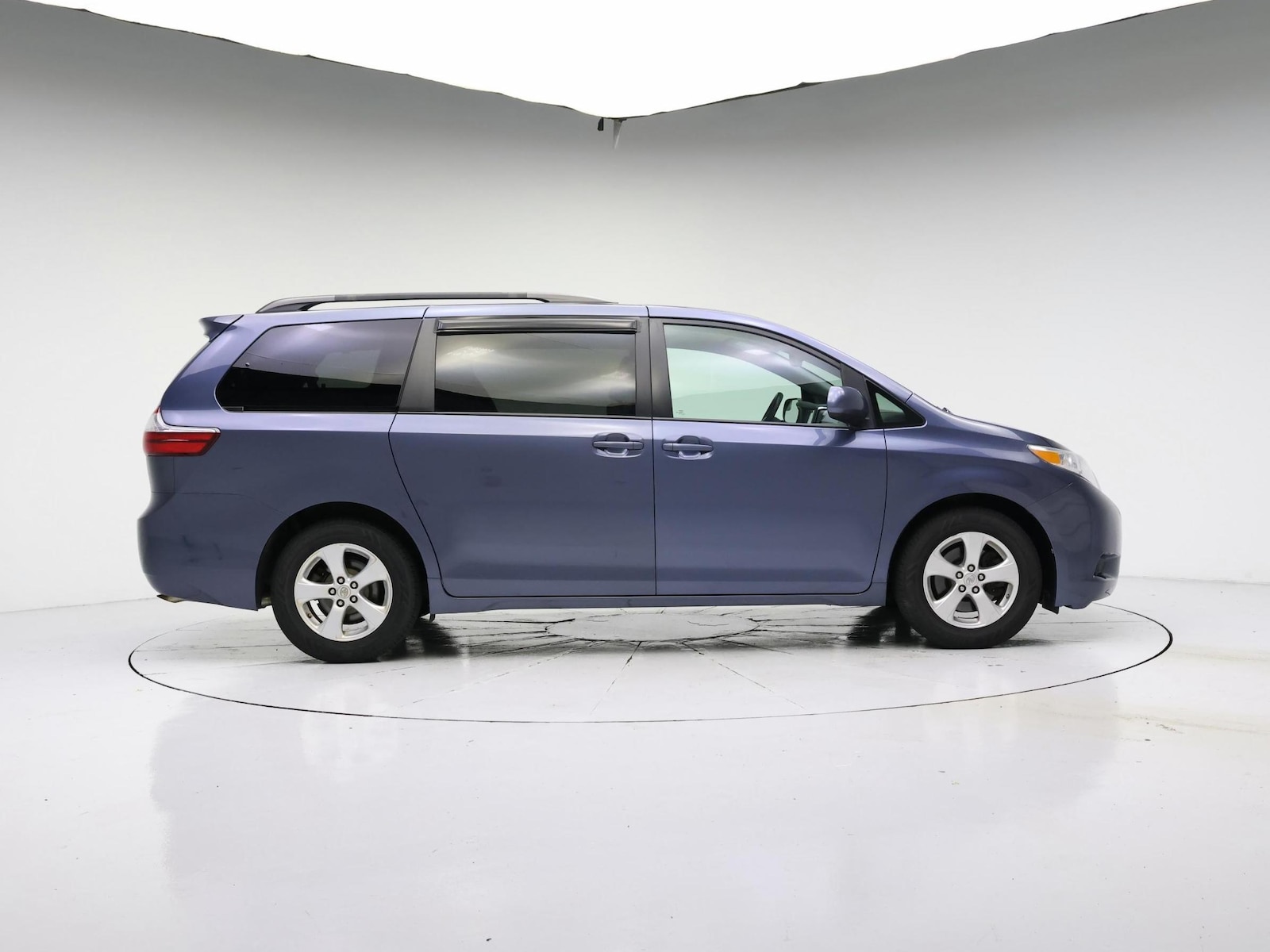 2017 Toyota Sienna LE - Photo 8