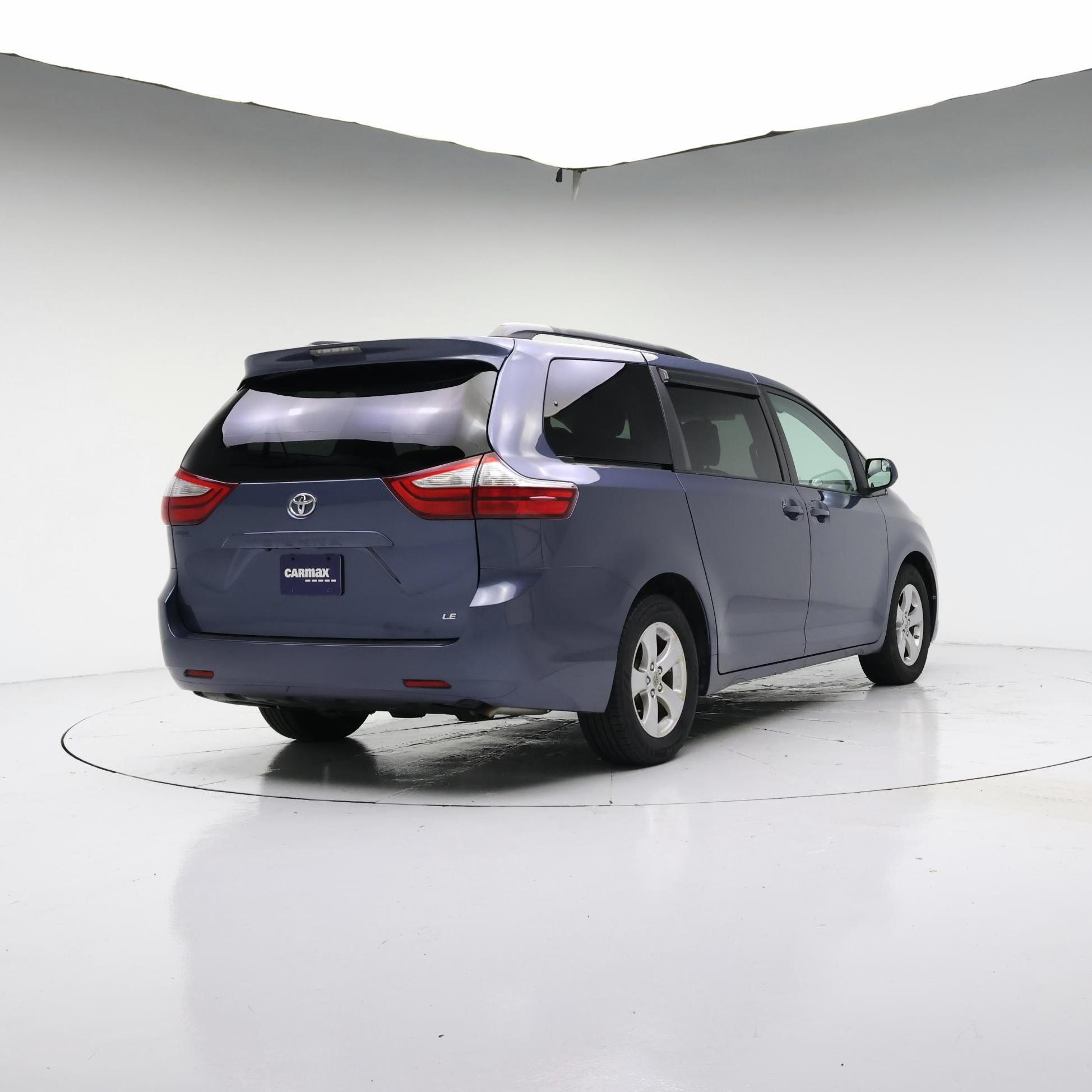 Thumbnail: 2017 Toyota Sienna - 8