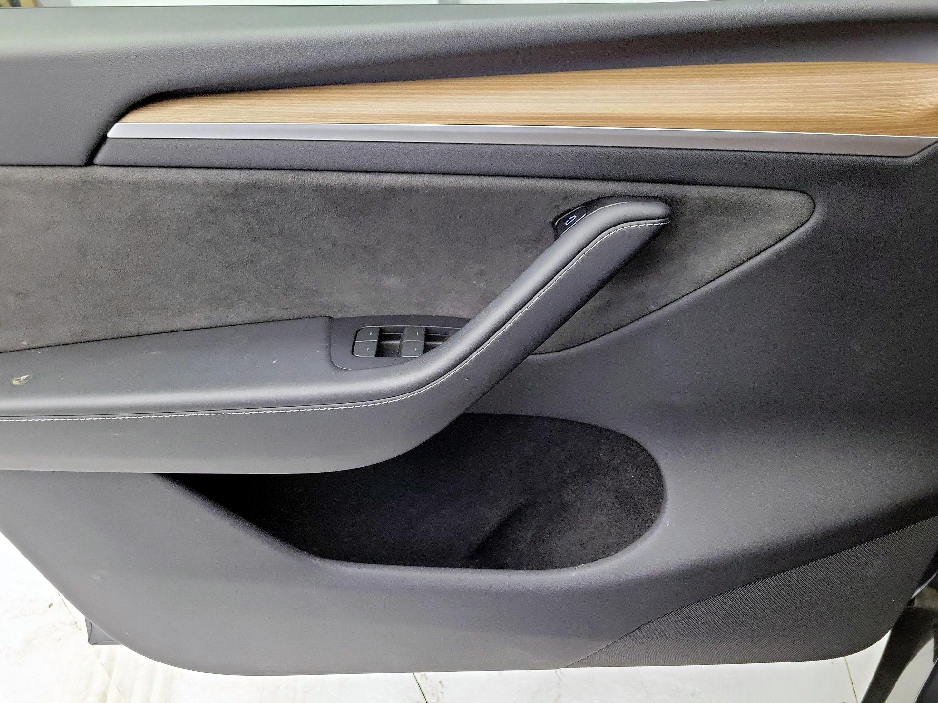 Thumbnail: 2023 Tesla Model Y - 12