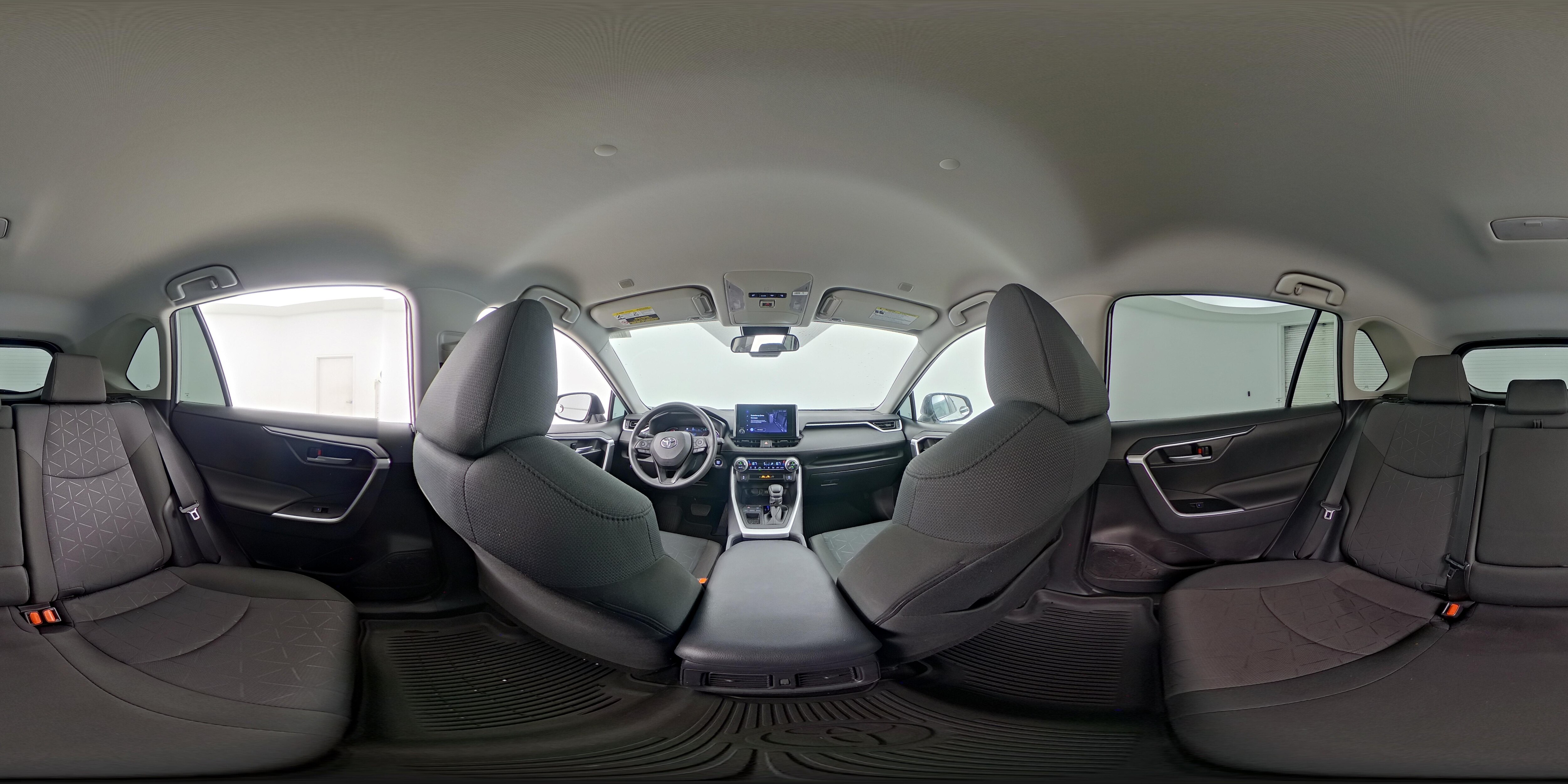 2025 Toyota RAV4 XLE - Photo 26