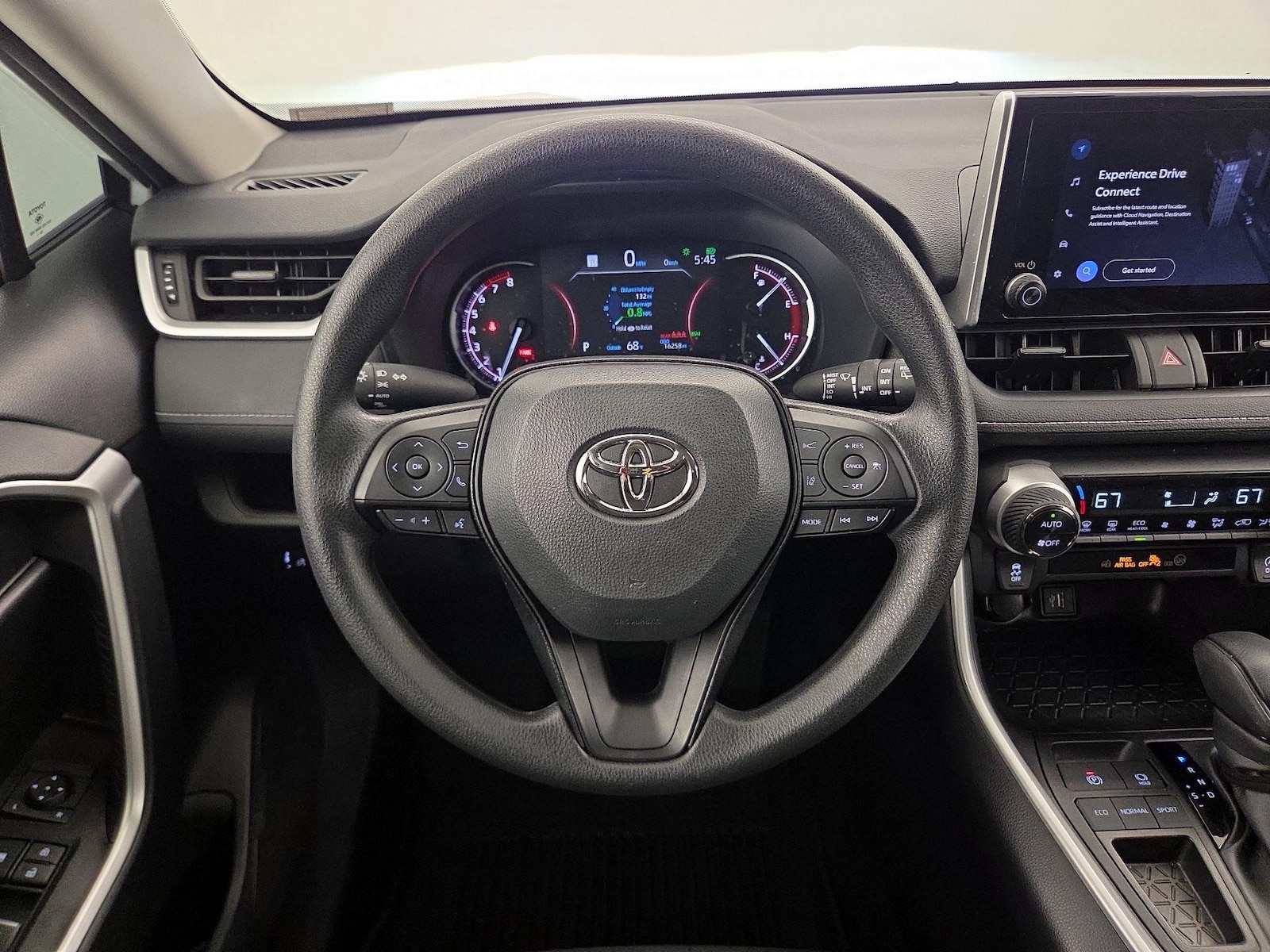 2025 Toyota RAV4 XLE - Photo 11