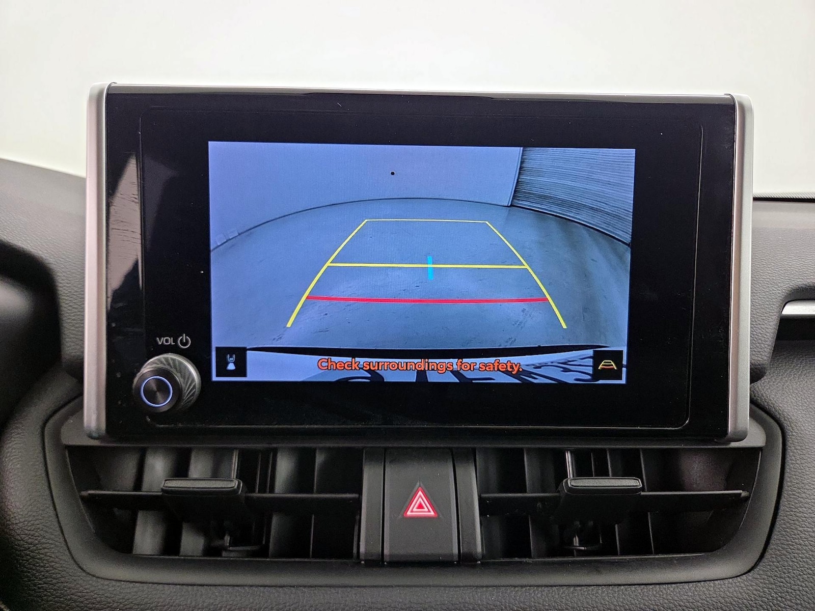 2025 Toyota RAV4 XLE - Photo 15