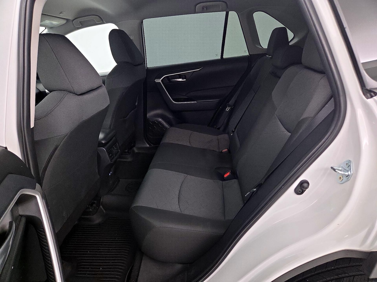 2025 Toyota RAV4 XLE - Photo 20