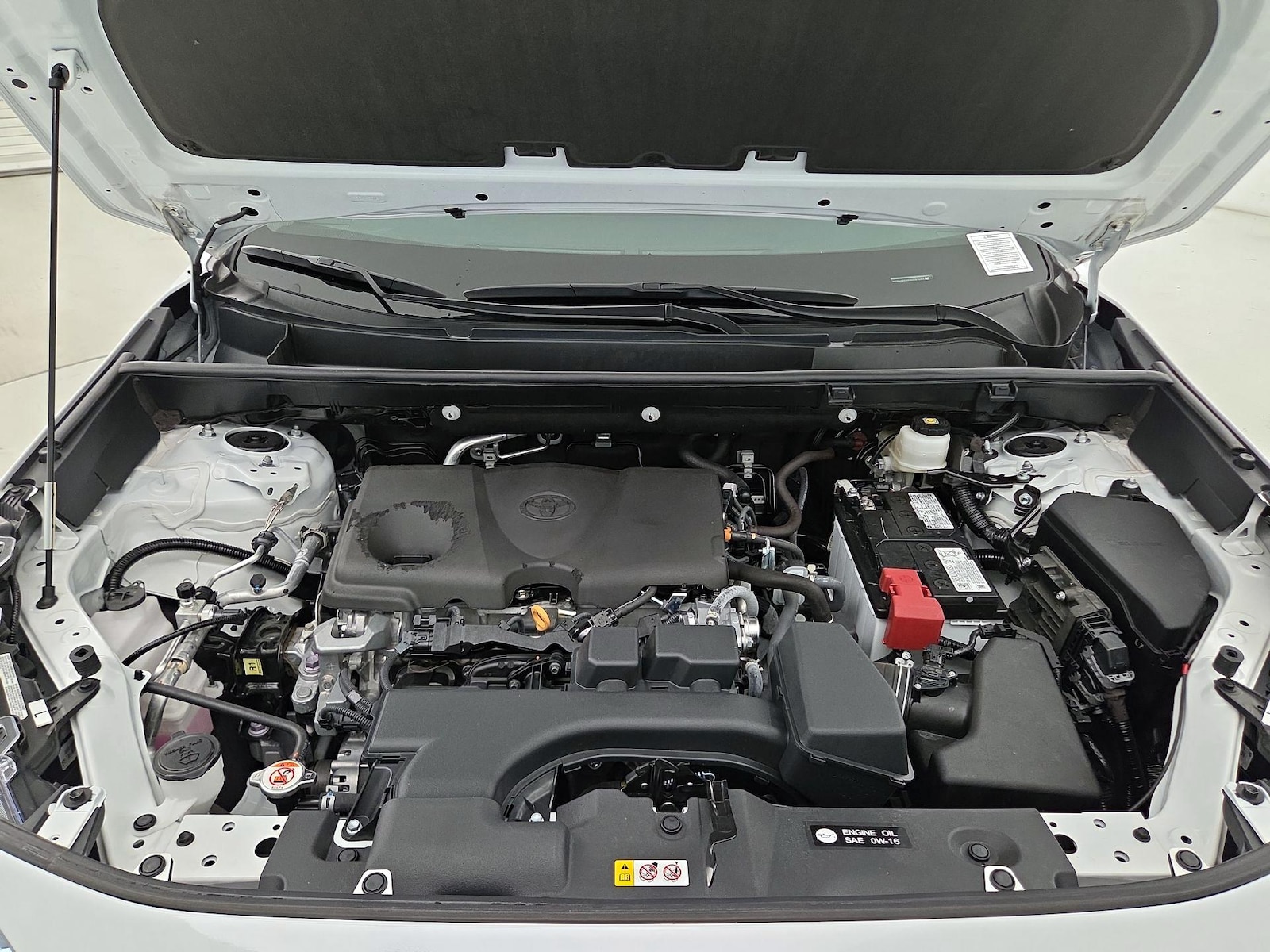 2025 Toyota RAV4 XLE - Photo 23