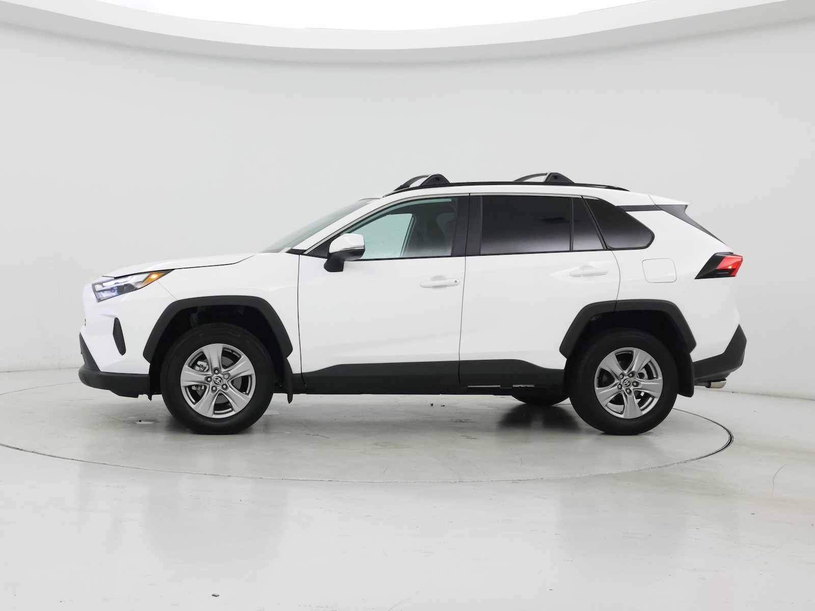 2025 Toyota RAV4 XLE - Photo 4