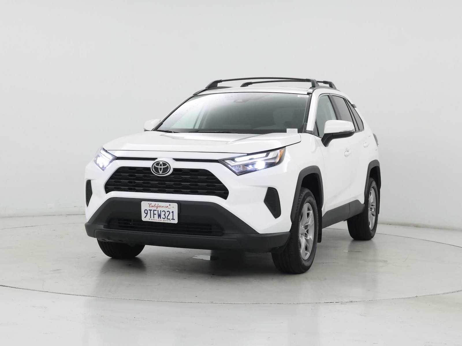 2025 Toyota RAV4 XLE - Photo 5