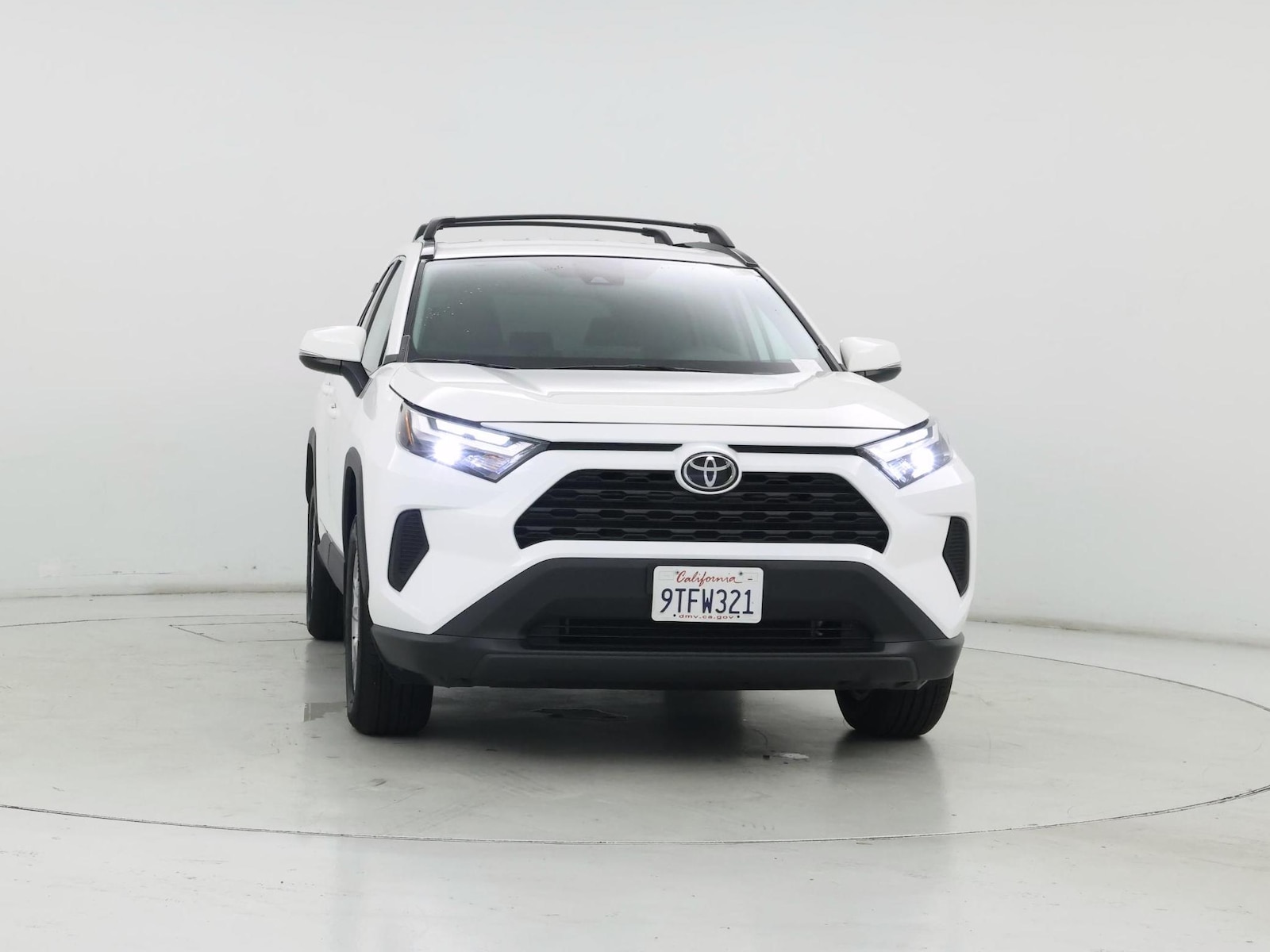 2025 Toyota RAV4 XLE - Photo 6
