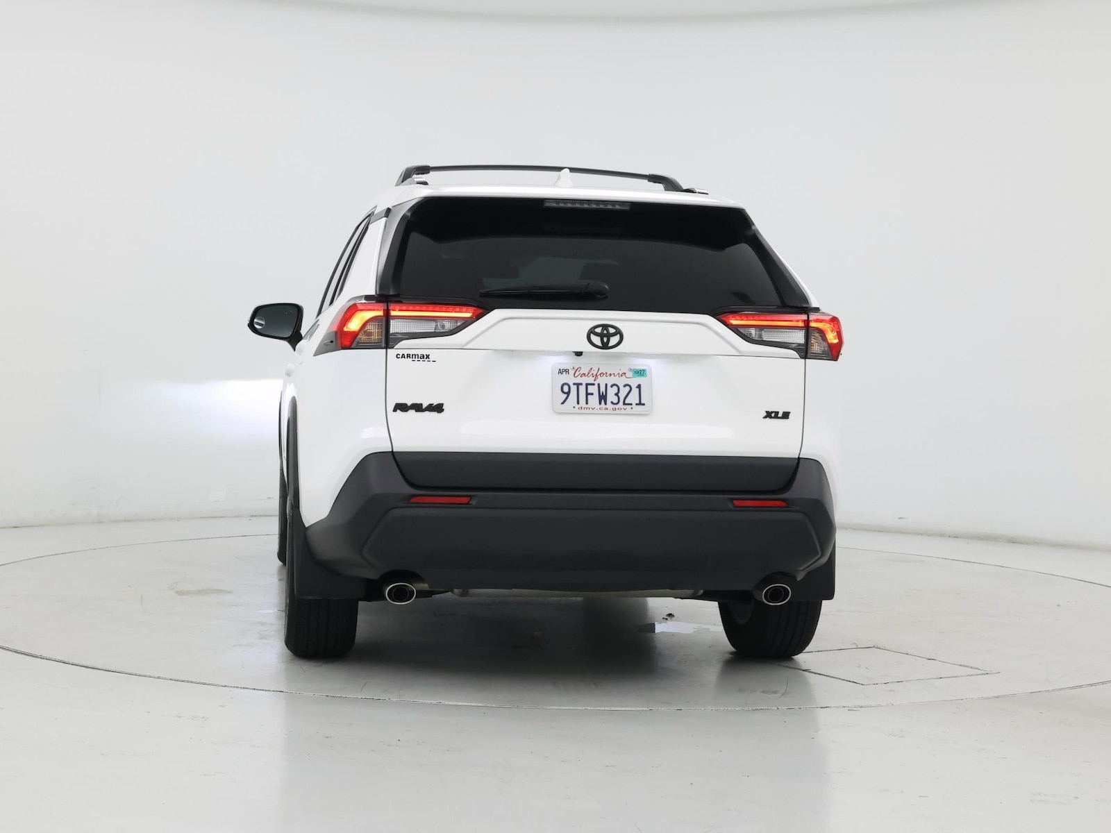 2025 Toyota RAV4 XLE - Photo 7