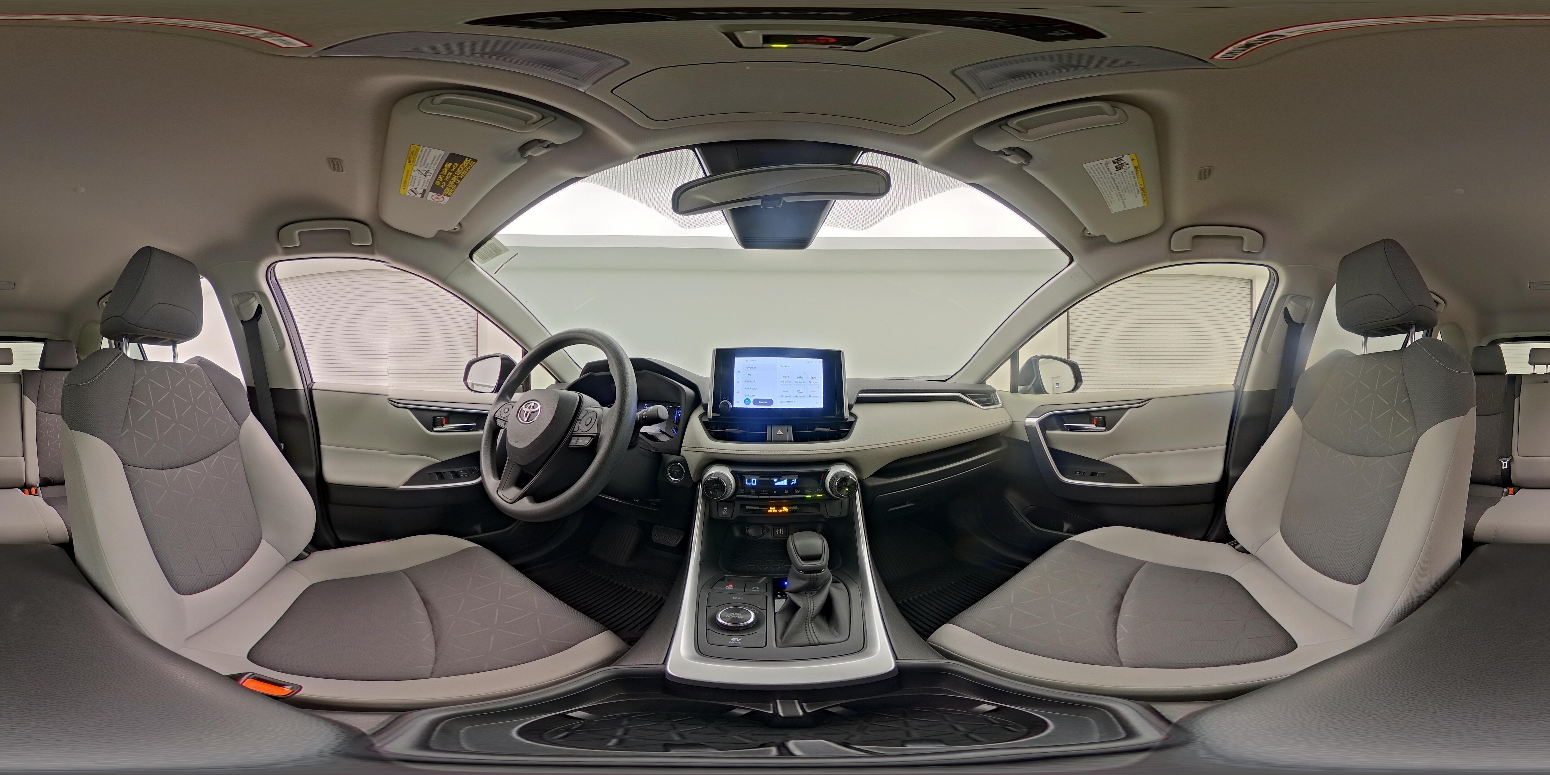 2025 Toyota RAV4 XLE - Photo 24
