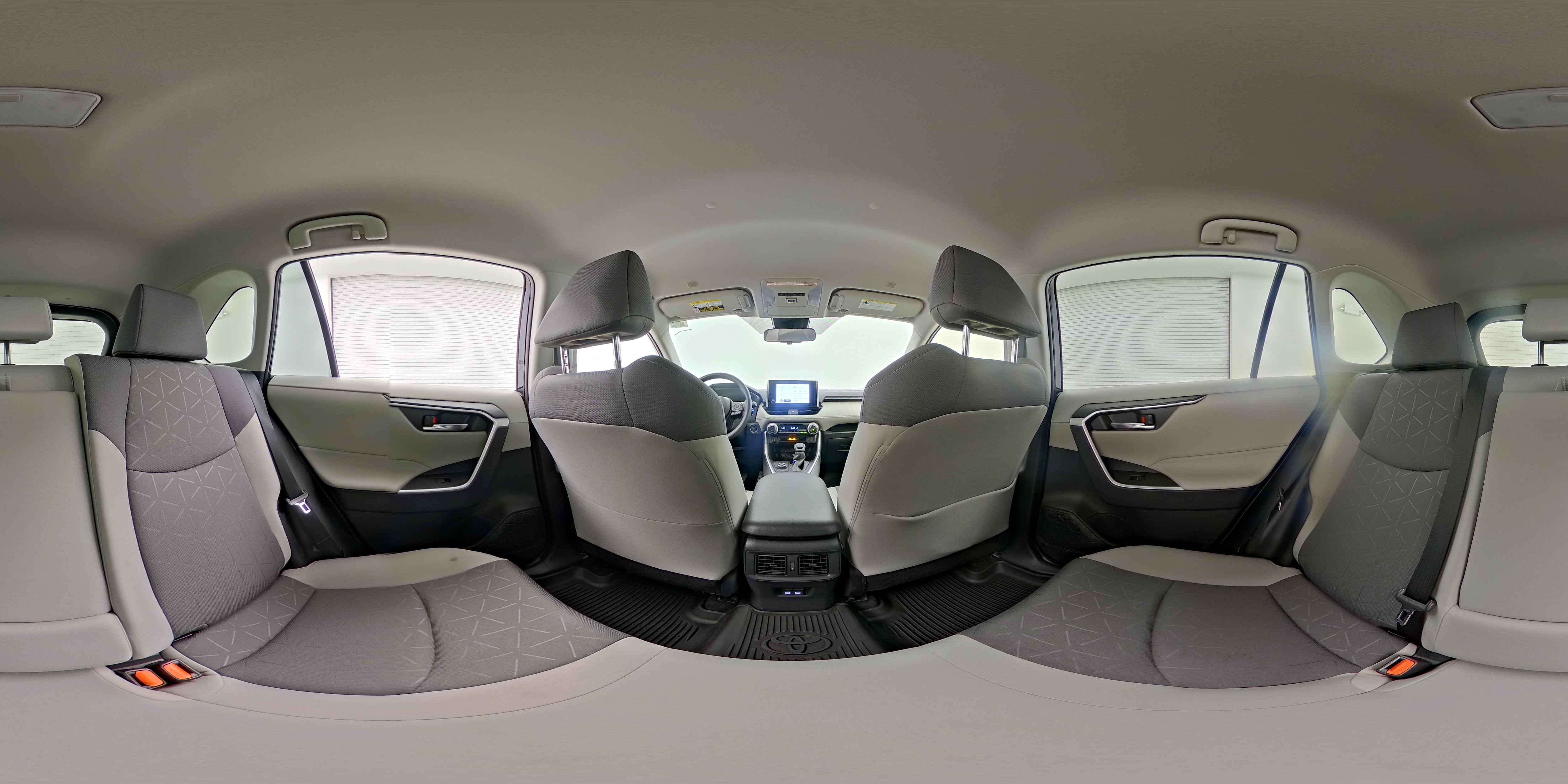 2025 Toyota RAV4 XLE - Photo 25