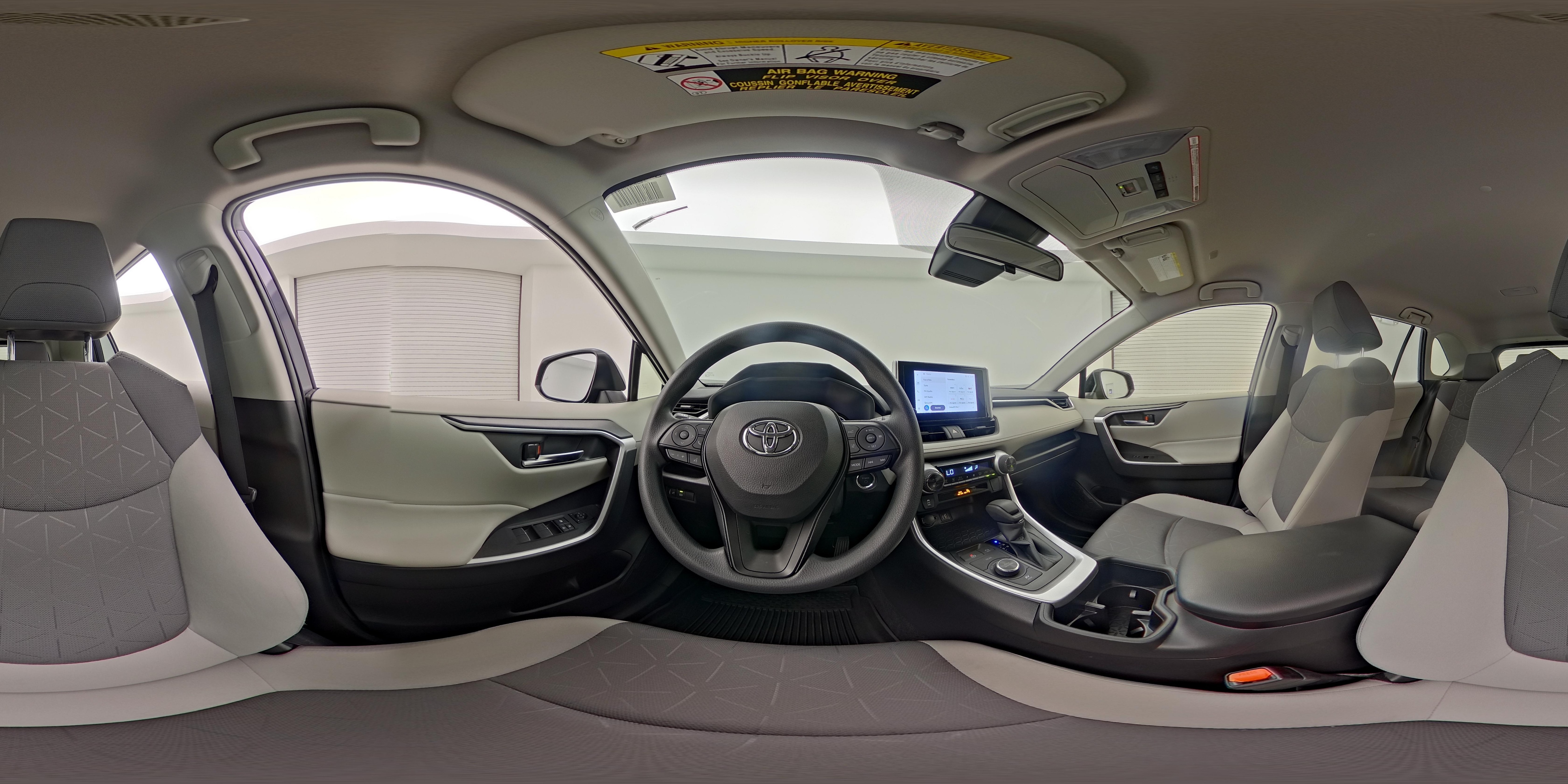 2025 Toyota RAV4 XLE - Photo 26