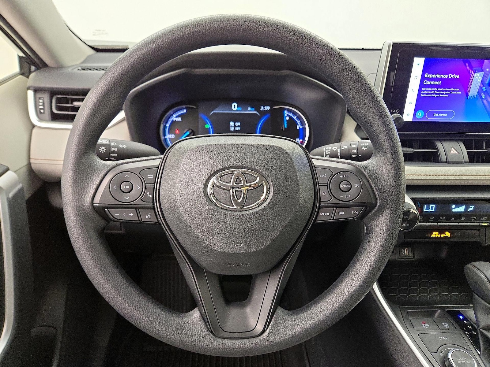 2025 Toyota RAV4 XLE - Photo 11